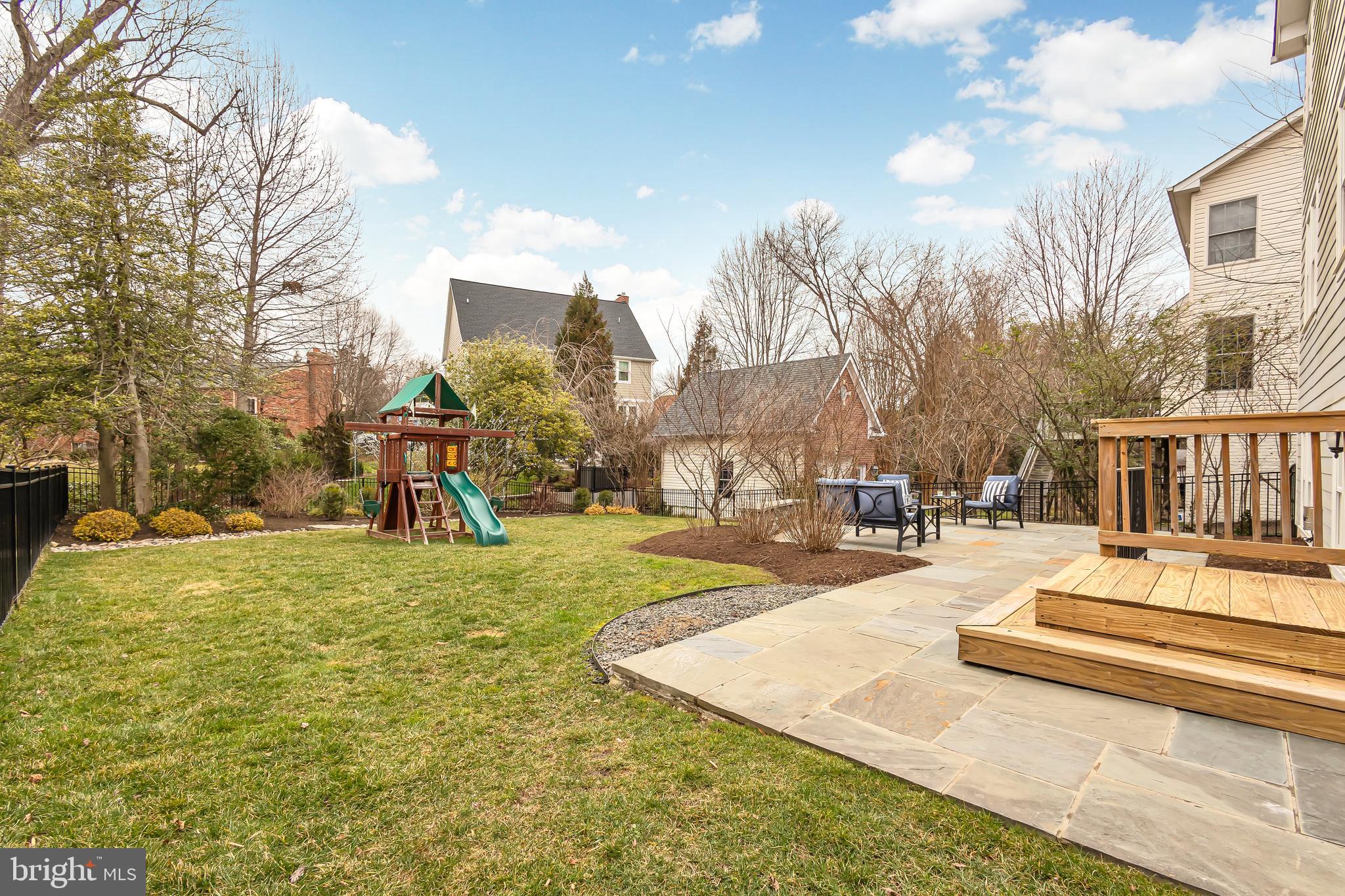 OVER LEE KNOLLS - Residential