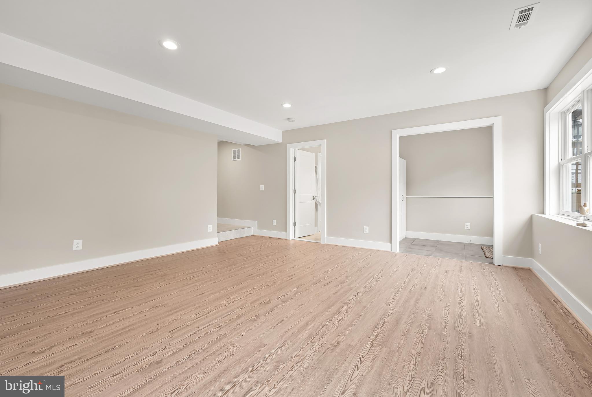 OVER LEE KNOLLS - Residential