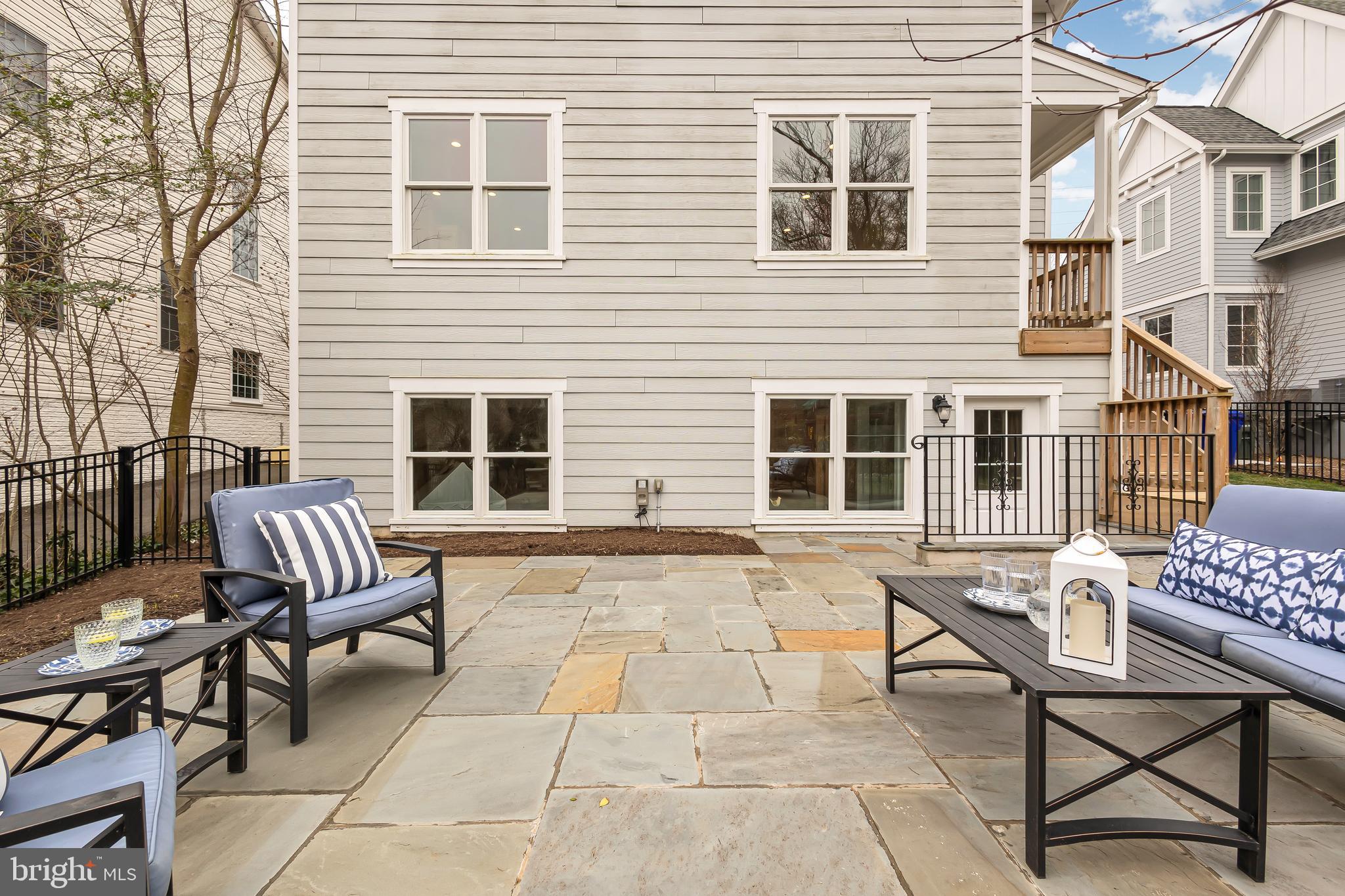 OVER LEE KNOLLS - Residential