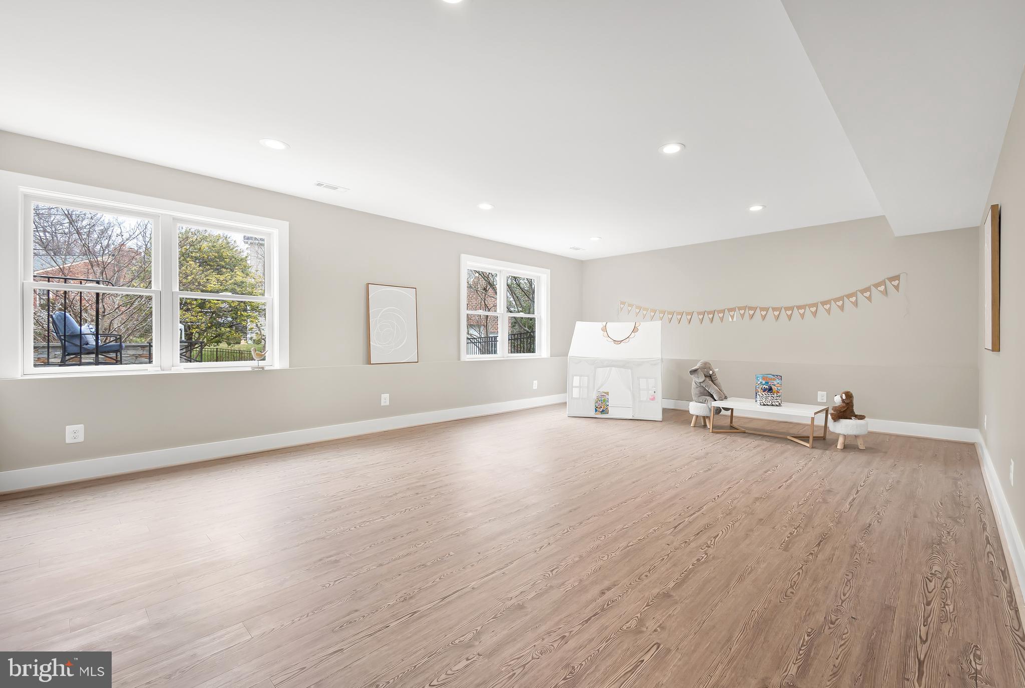 OVER LEE KNOLLS - Residential