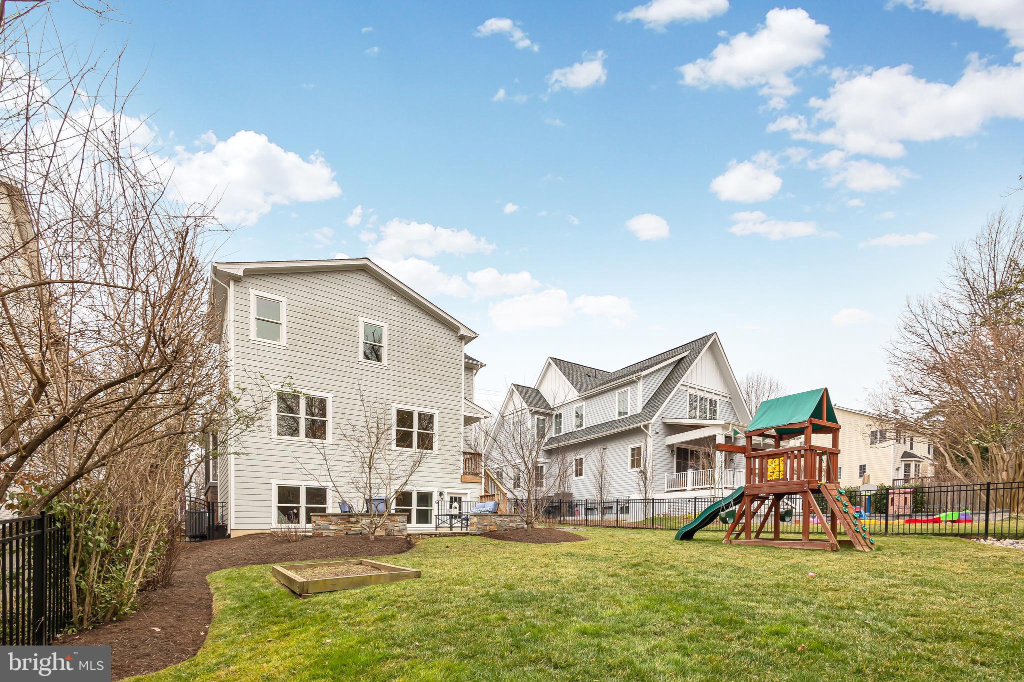 OVER LEE KNOLLS - Residential