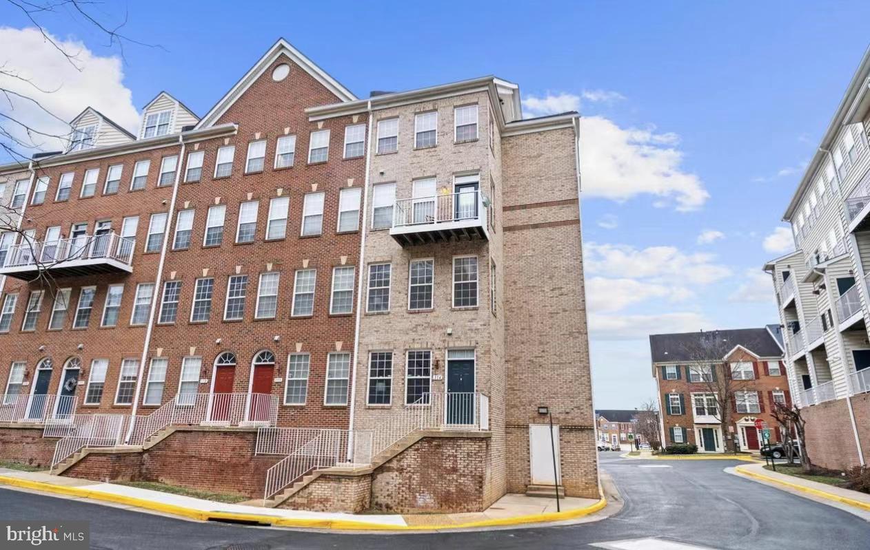 WESTBRIAR PLAZA - Residential Lease