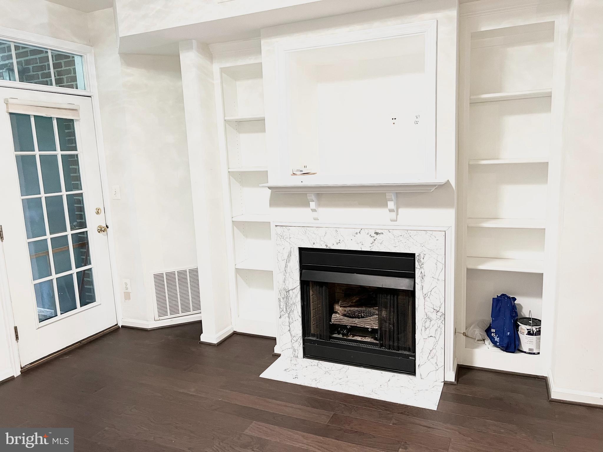 WESTBRIAR PLAZA - Residential Lease