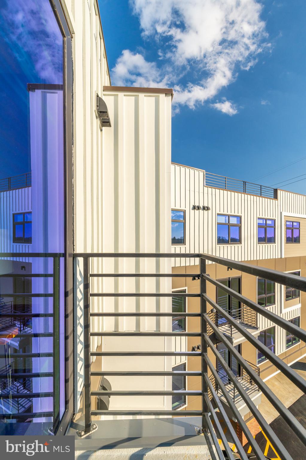 EAST FALLS - Residential Lease