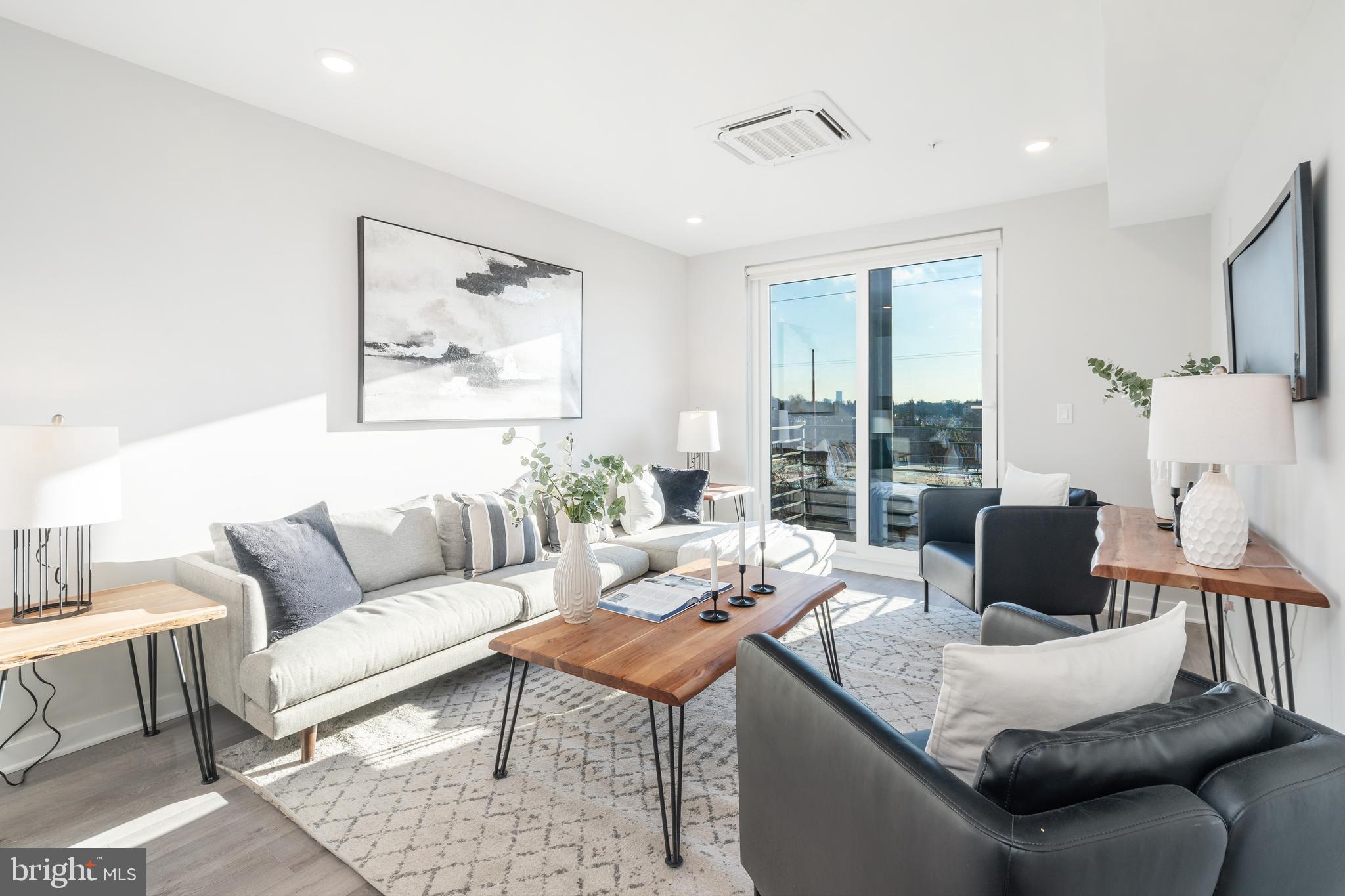 EAST FALLS - Residential Lease