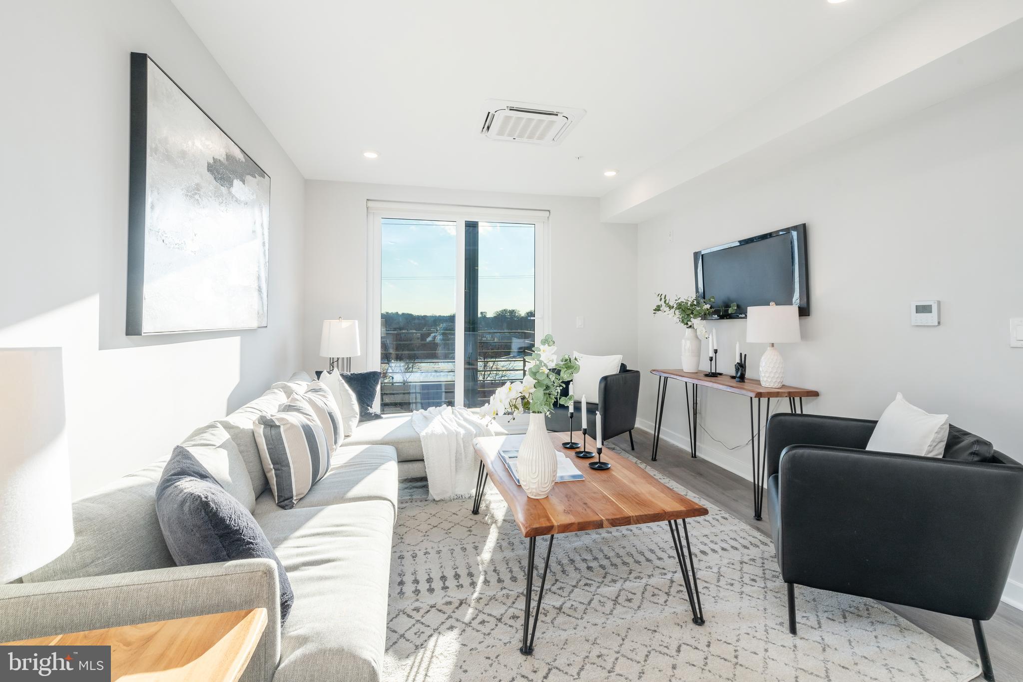 EAST FALLS - Residential Lease