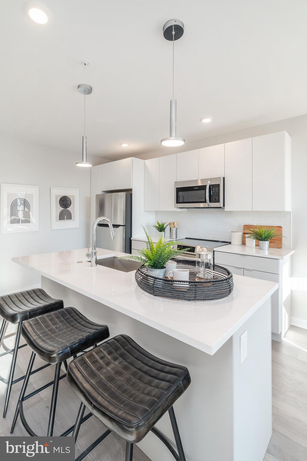 EAST FALLS - Residential Lease