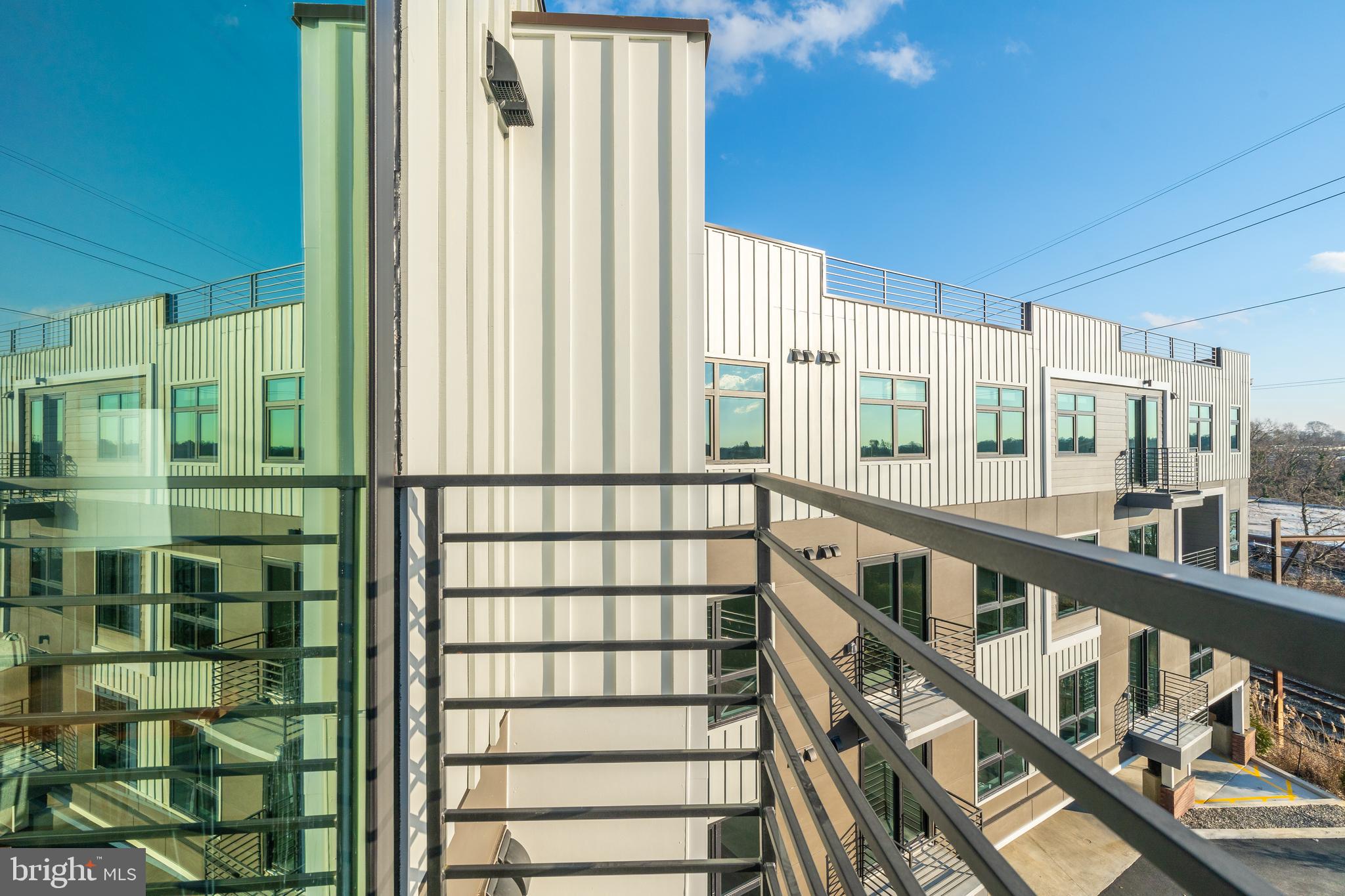 EAST FALLS - Residential Lease