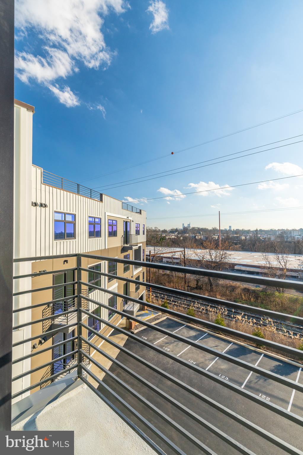 EAST FALLS - Residential Lease