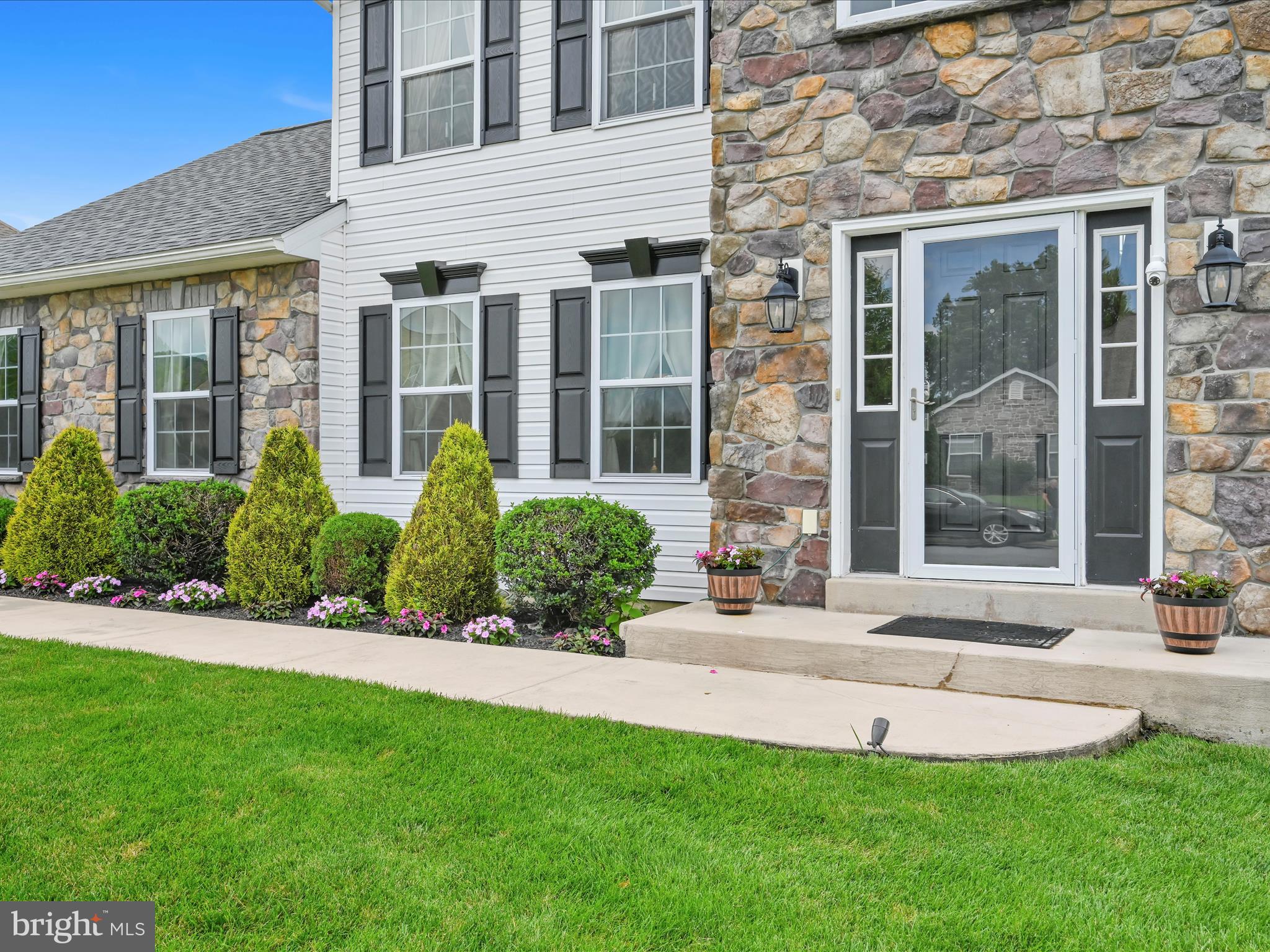 220 PLEASANT VIEW DRIVE
