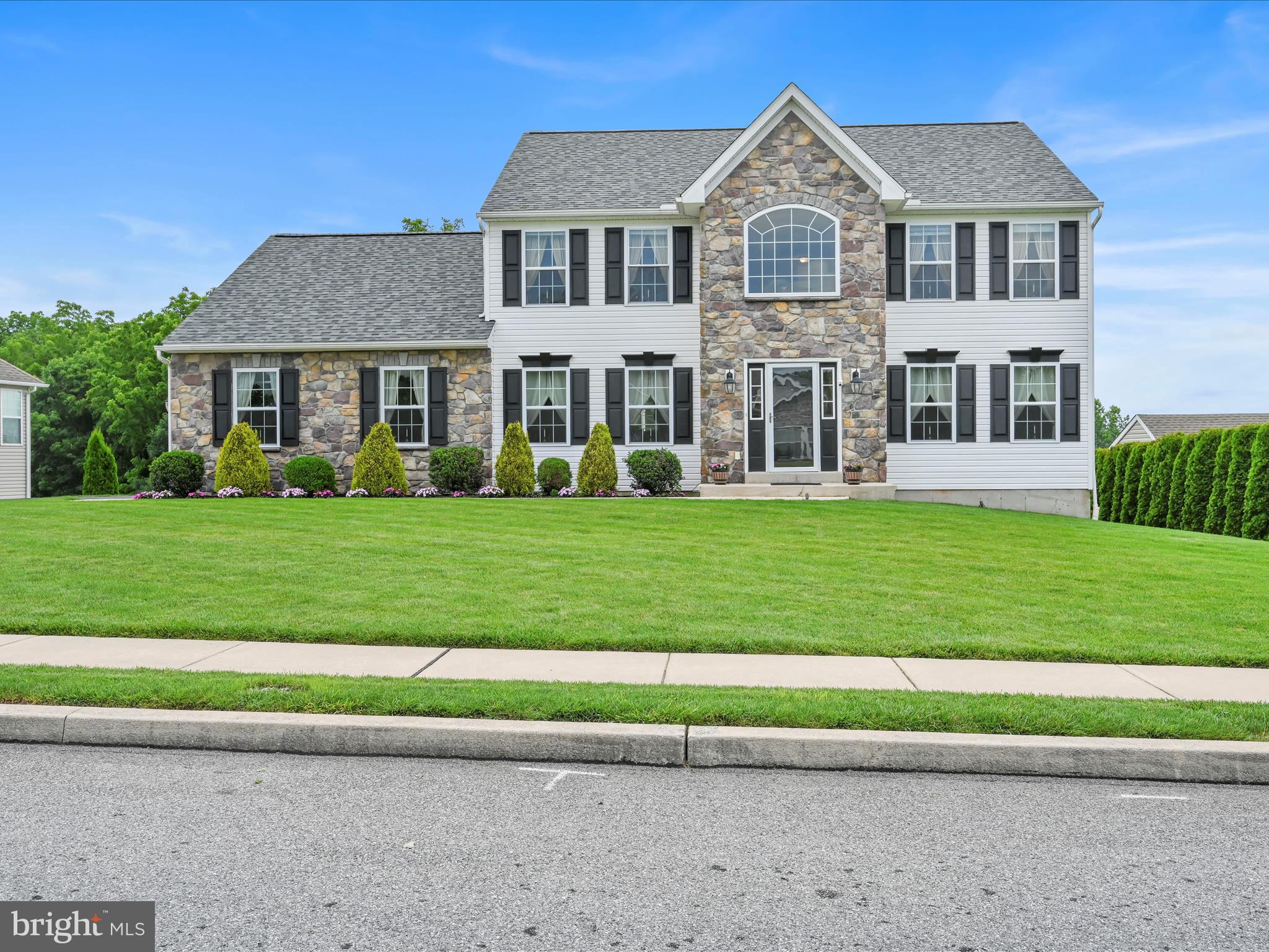 220 PLEASANT VIEW DRIVE