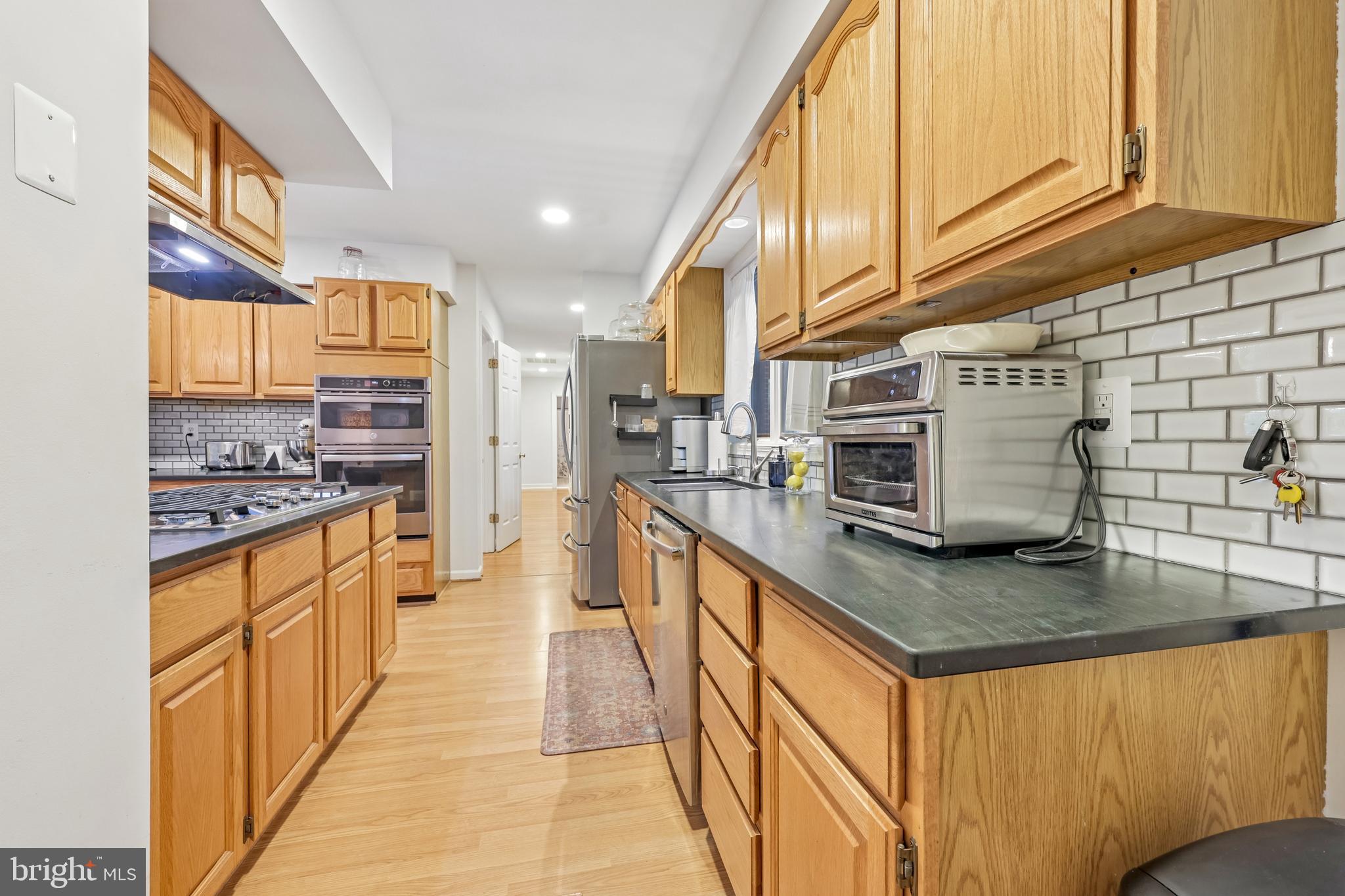 WOODLYNN MANOR - Residential