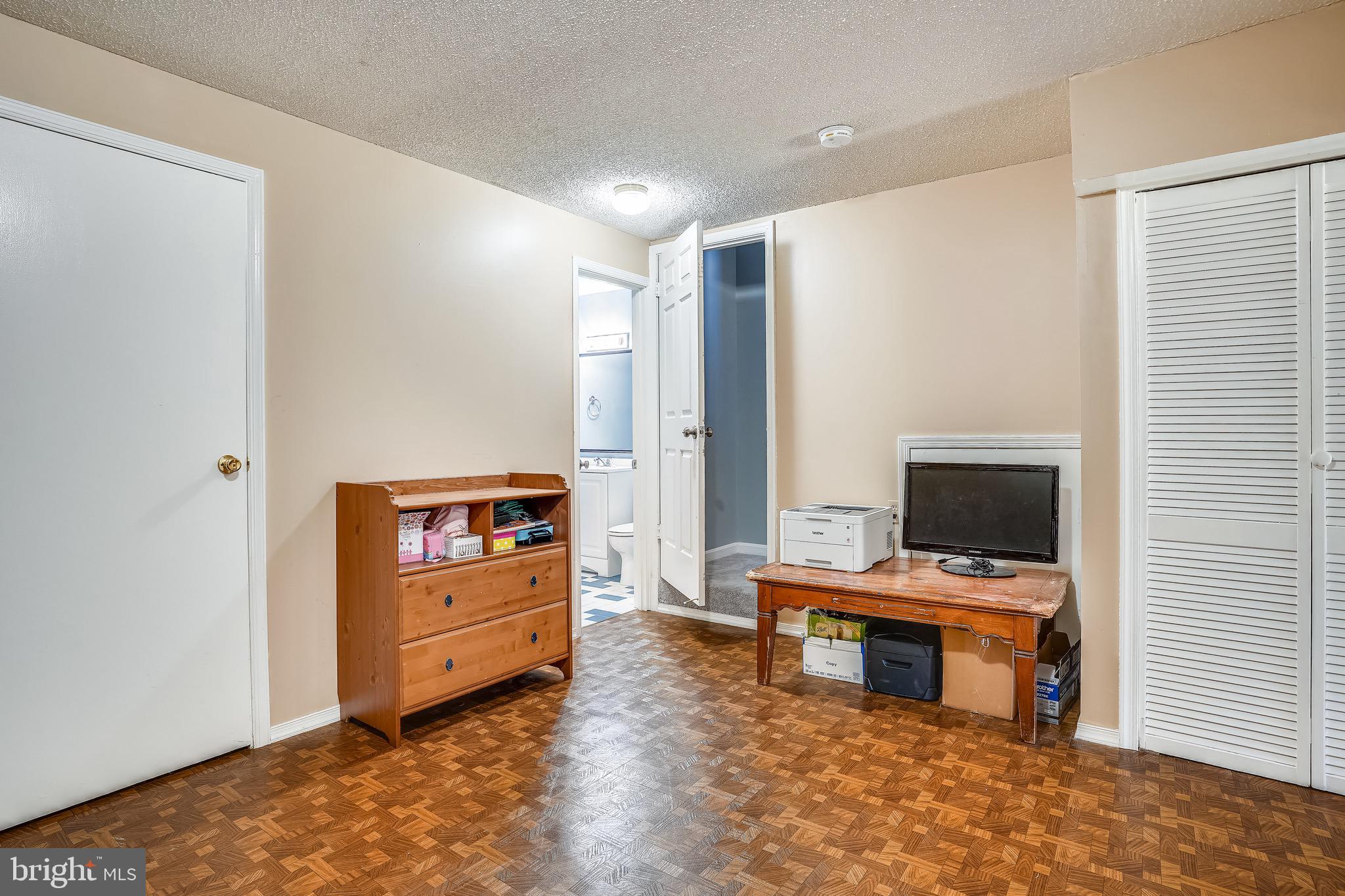 WASHINGTON SQUARE - Residential