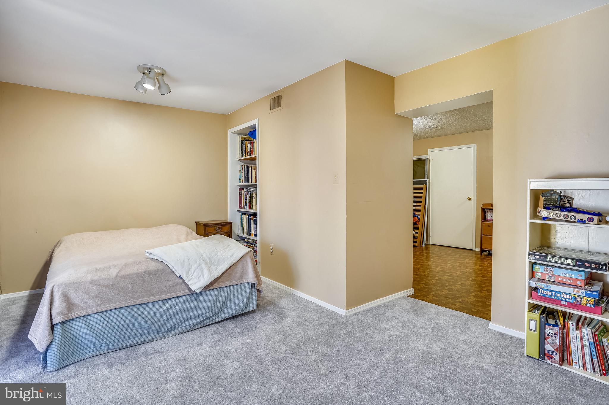 WASHINGTON SQUARE - Residential