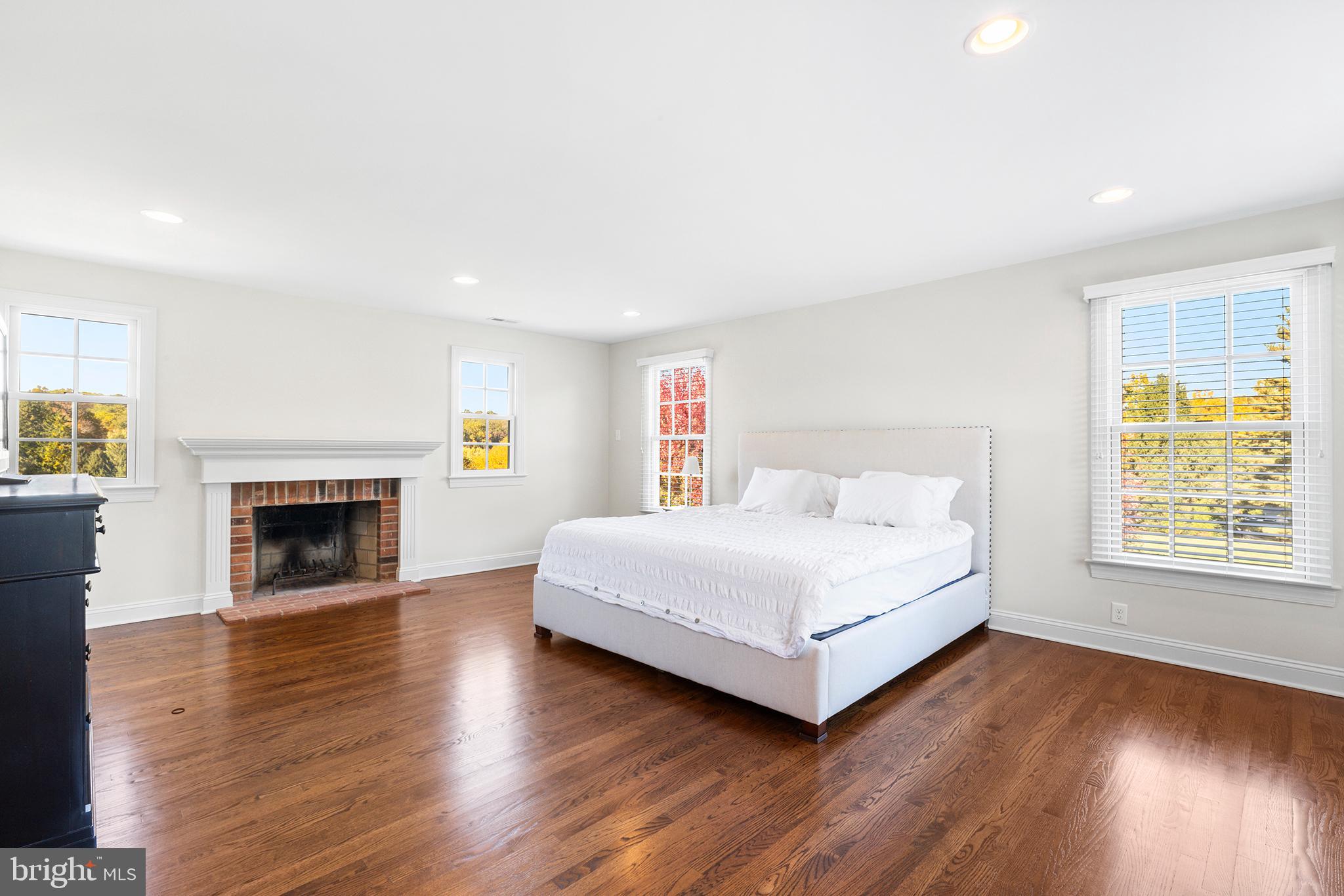 RADNOR HUNT - Residential