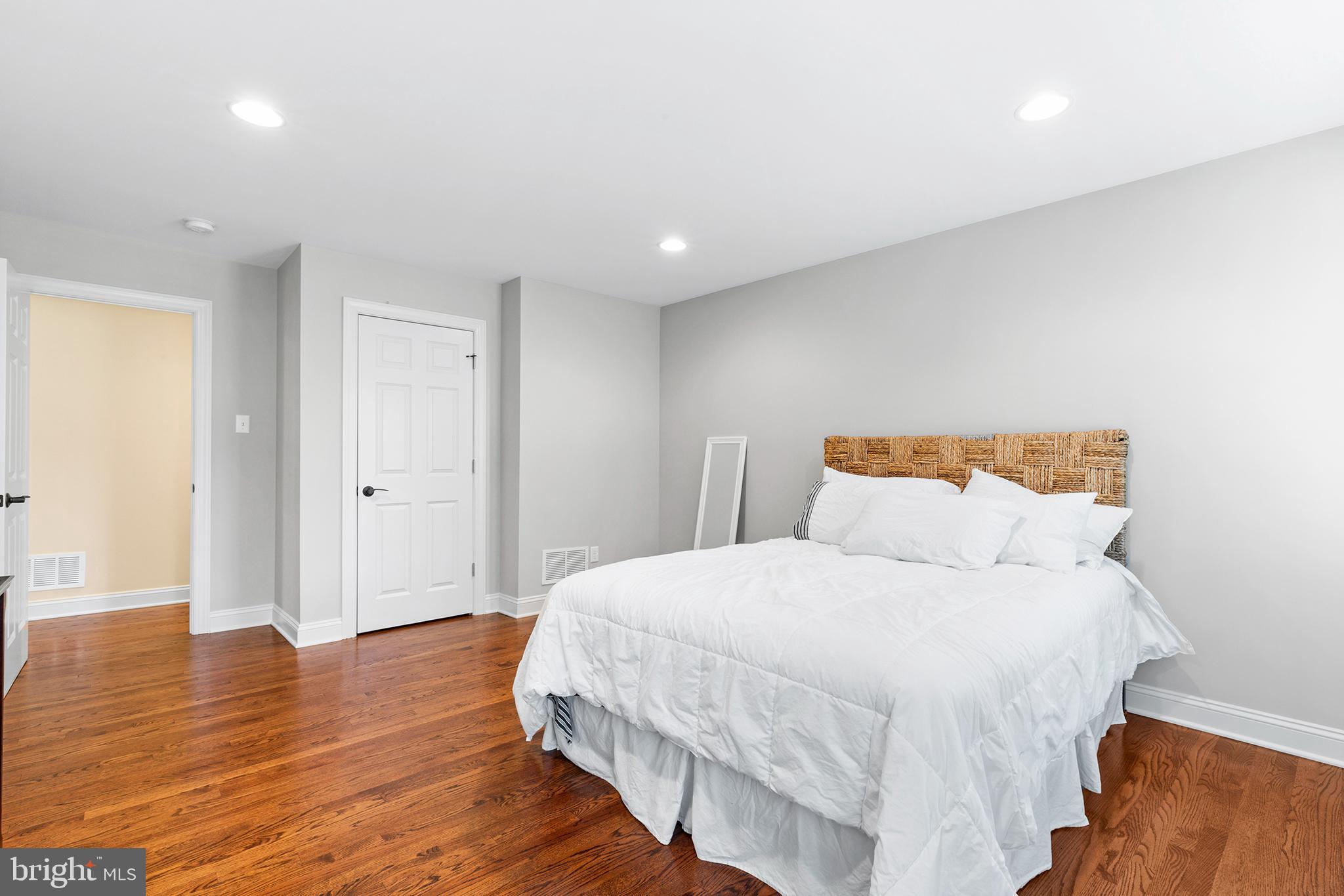 RADNOR HUNT - Residential