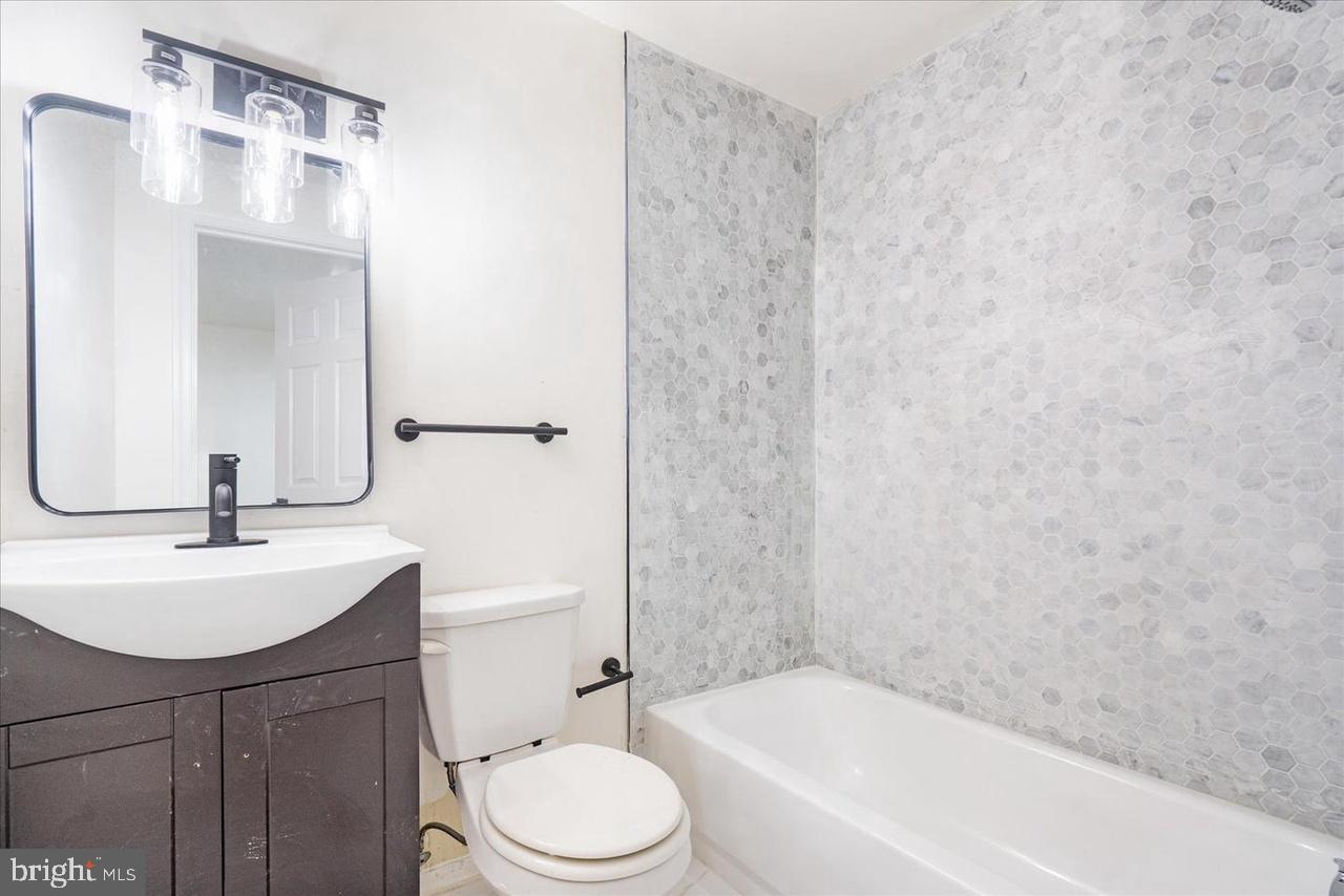 FRANKLIN SQUARE HISTORIC DISTRICT - Residential Lease