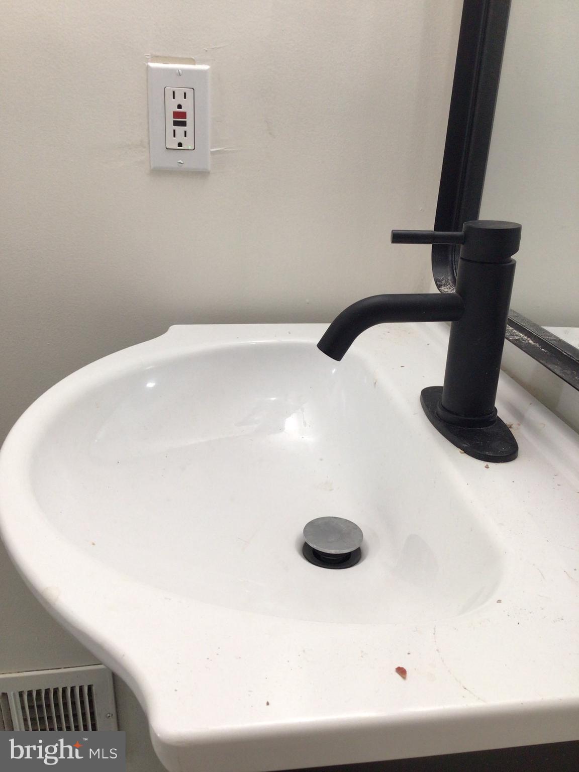 FRANKLIN SQUARE HISTORIC DISTRICT - Residential Lease