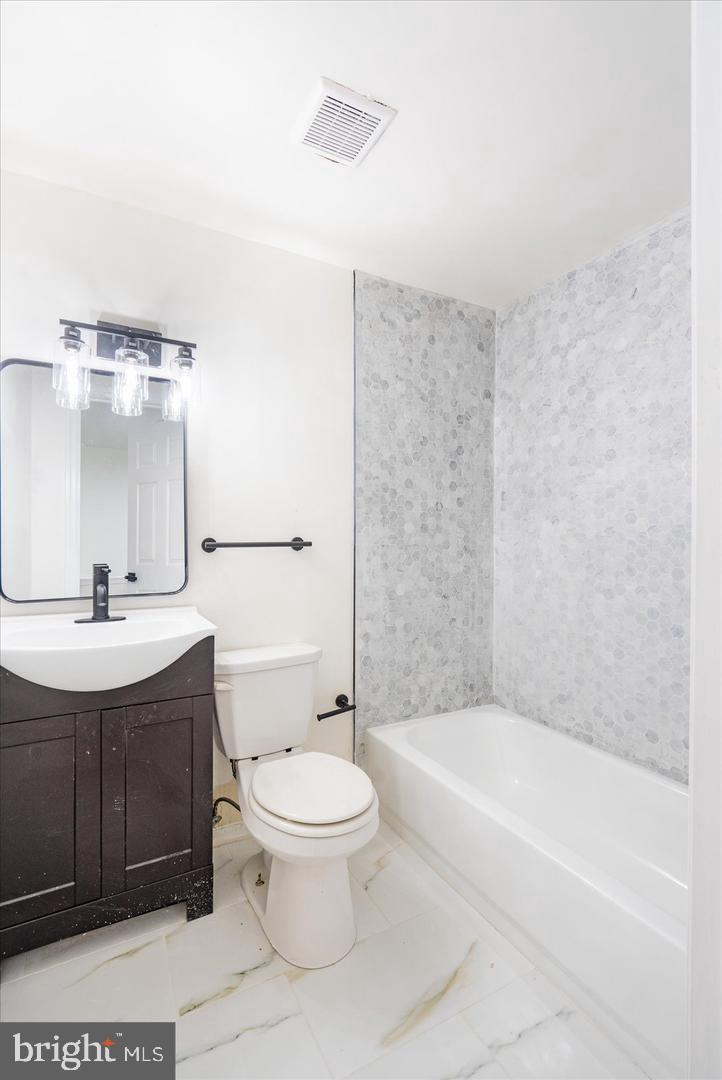 FRANKLIN SQUARE HISTORIC DISTRICT - Residential Lease