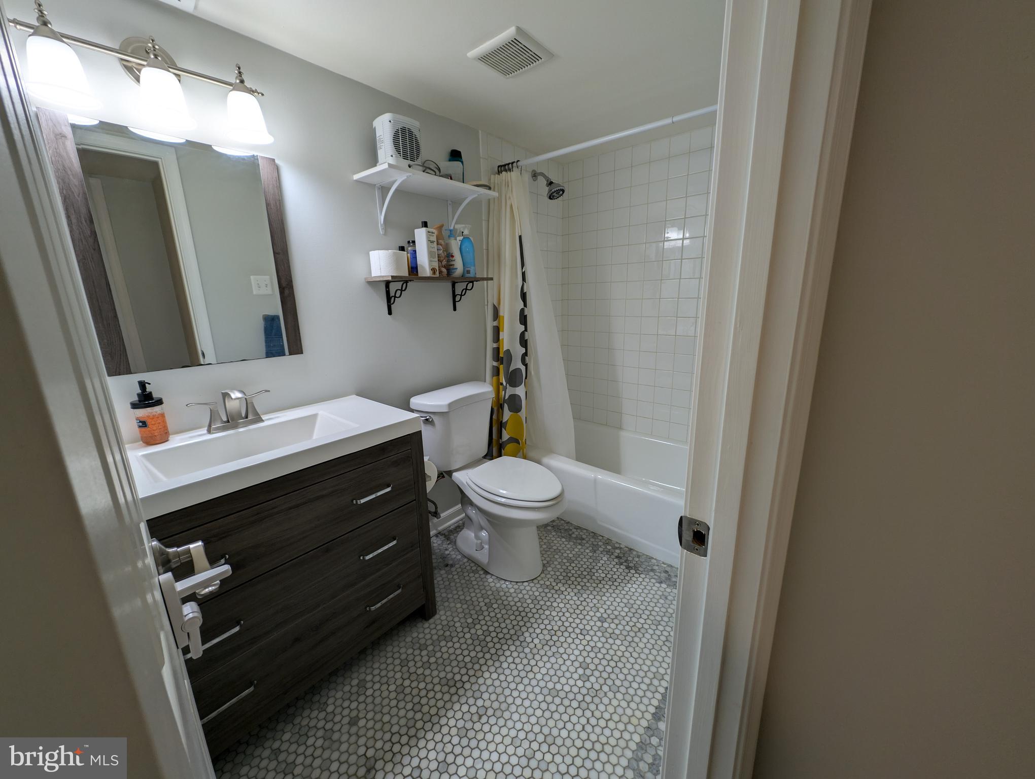 VILLAGE OF WILDE LAKE - Residential Lease