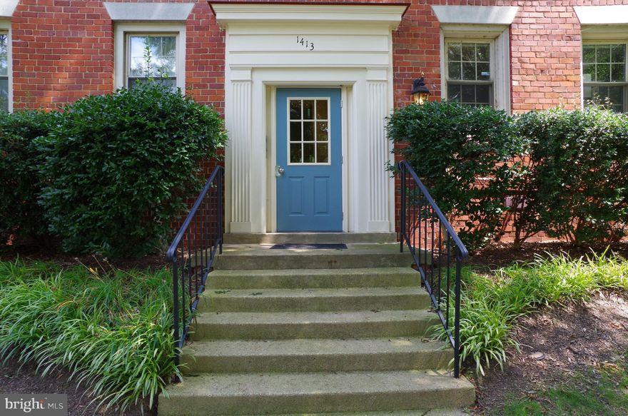 Adorable 1BR 1BA Condo with a contemporary feel  in North Old Town Alexandria!! Enjoy the vibrant social life, restaurants and shopping that Old Town Alexandria, National Harbor & Pentagon City have to offer!  Bright white Kitchen w/ breakfast bar.   Washer/Dryer in  the unit and there's even a separate Storage area right next door.  Association amenities: Fitness room, common courtyard with charcoal grills, bike racks. Water, trash removal, one parking space plus a visitors pass included with rent. A commuter's dream right off the GW Parkway! Under 4 miles to the Amazon HQ2! Less than 5 miles to The Pentagon!  Just minutes to Reagan National Airport, Crystal City & Washington D.C.   Must see, Available 08/07/2023