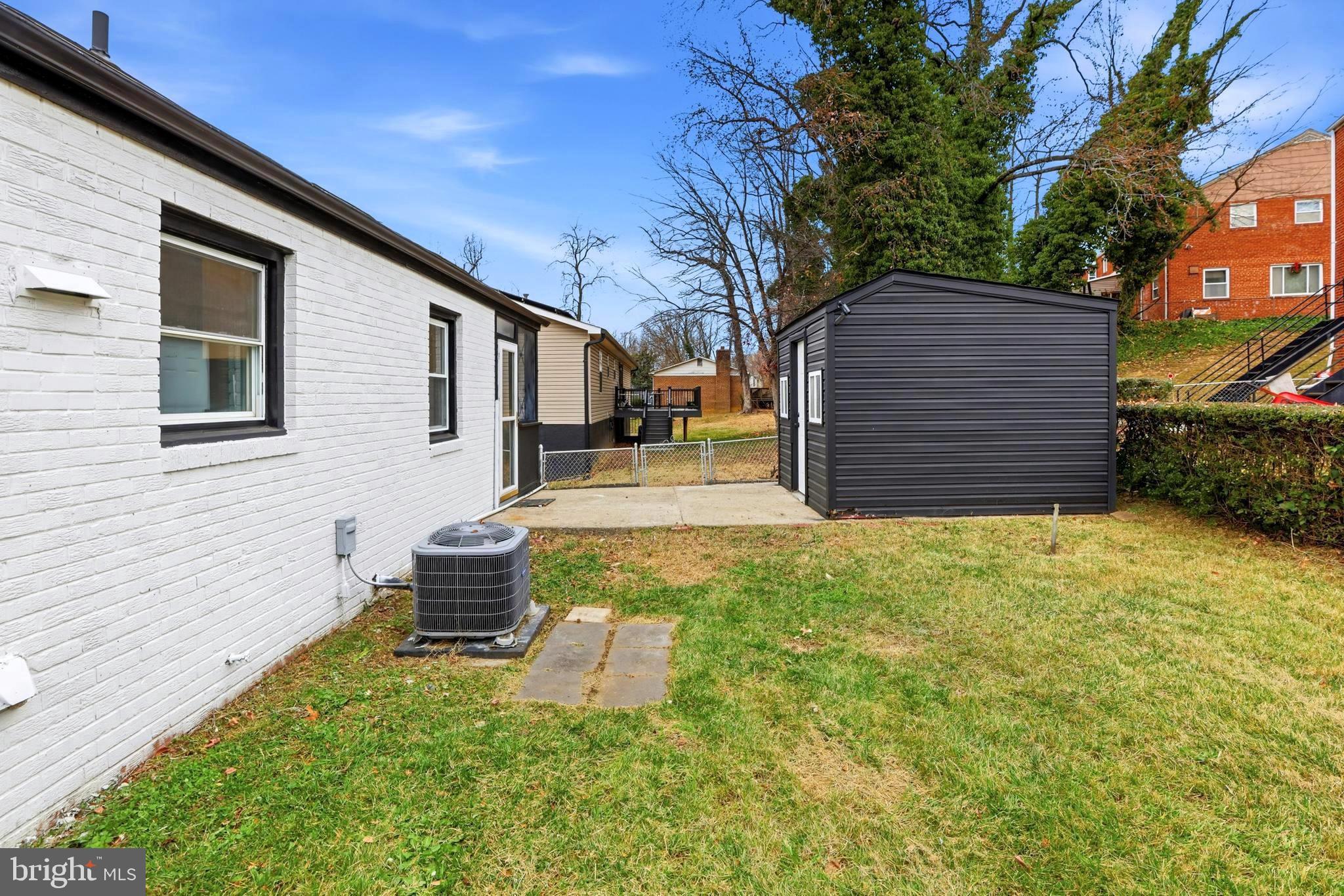 DUPONT VILLAGE - Residential