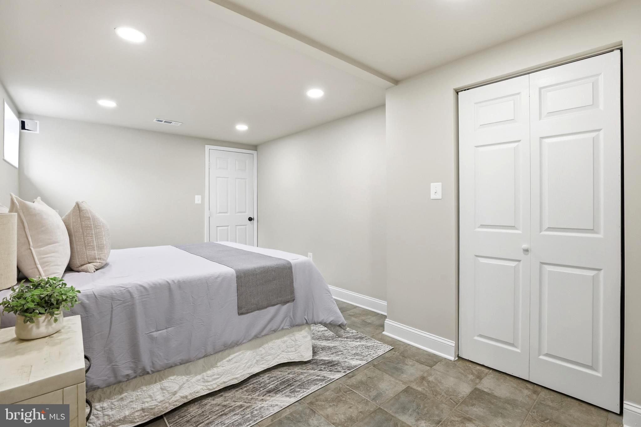 DUPONT VILLAGE - Residential