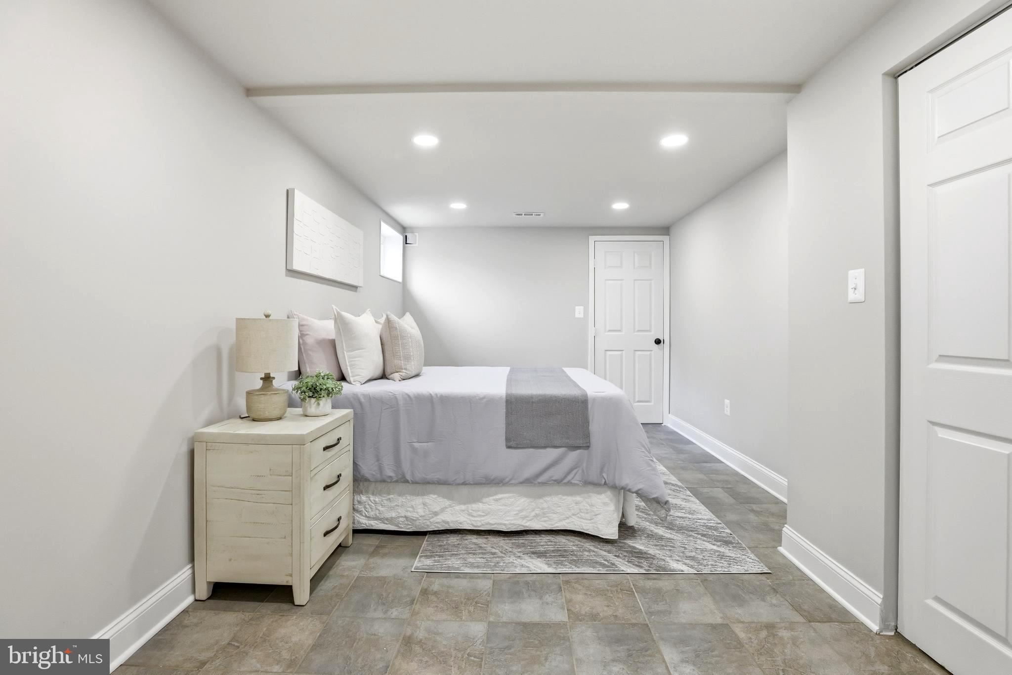 DUPONT VILLAGE - Residential