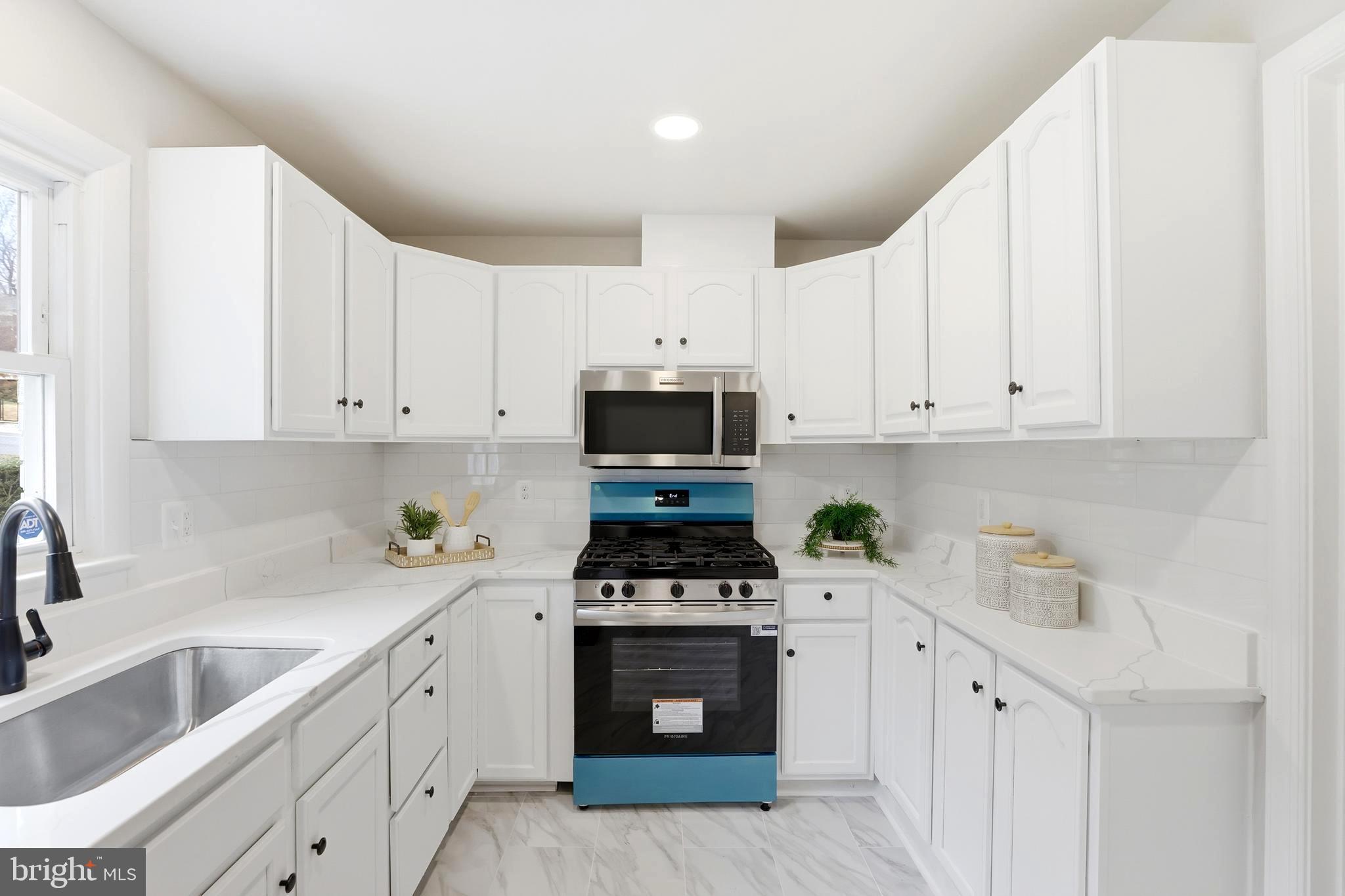 DUPONT VILLAGE - Residential