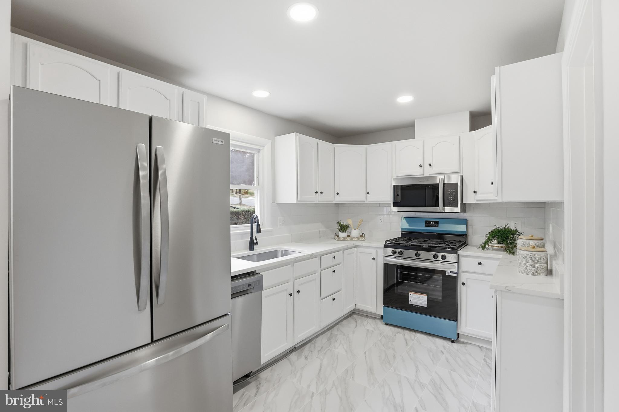 DUPONT VILLAGE - Residential