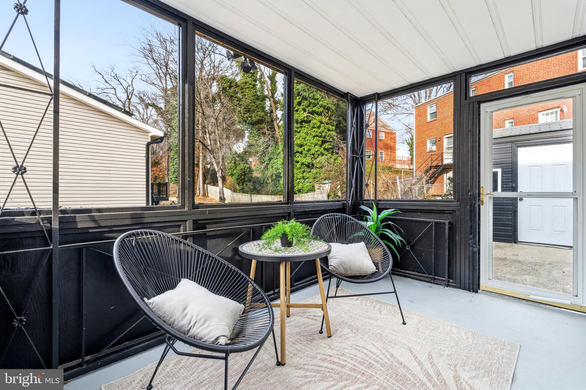 DUPONT VILLAGE - Residential