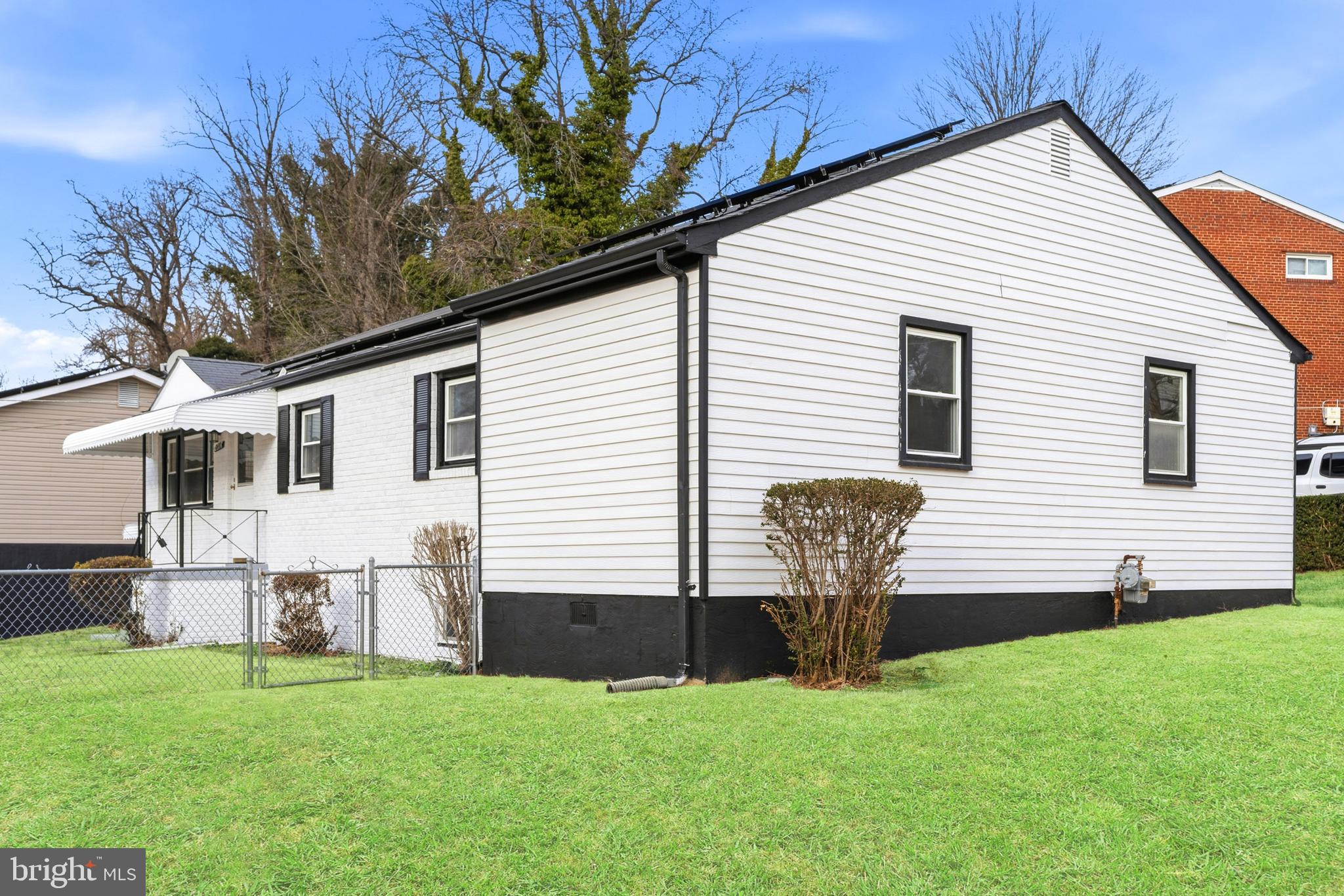 DUPONT VILLAGE - Residential