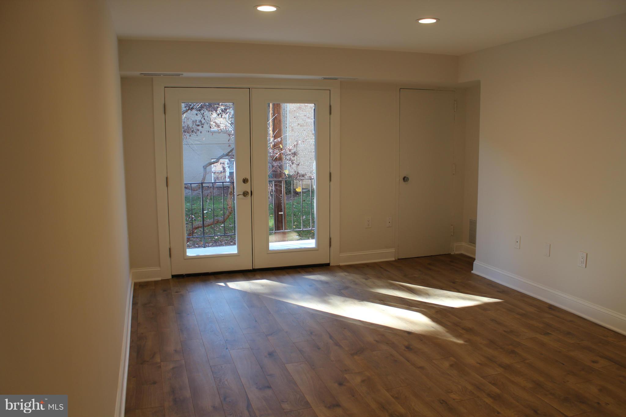 MAYFLOWER SQUARE - Residential