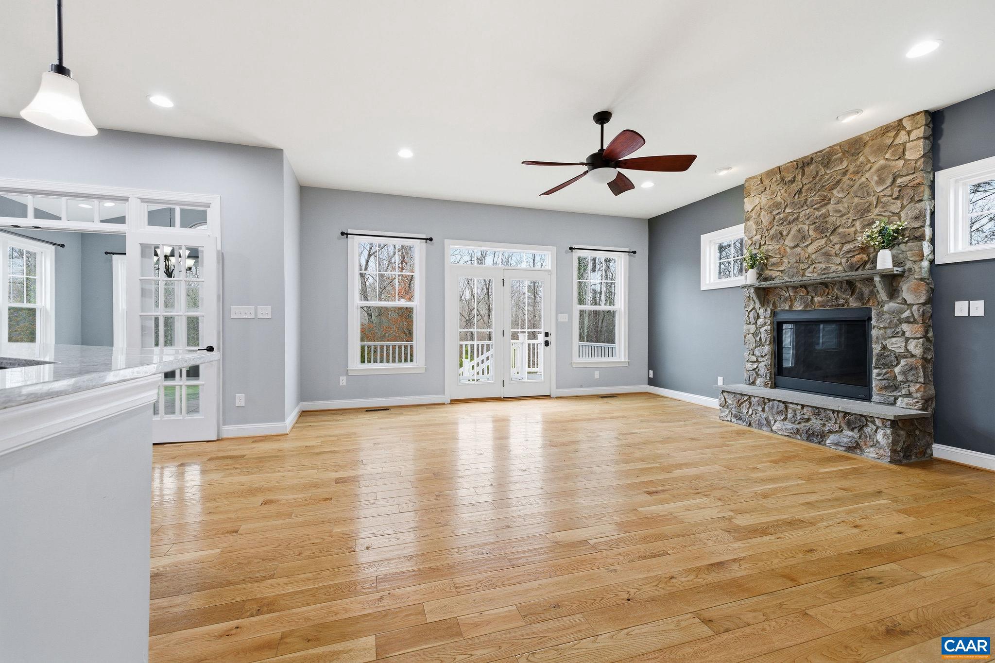 SPRING CREEK - Residential