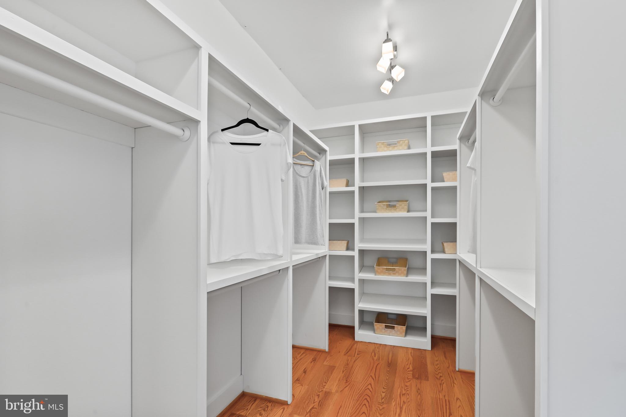 VIENNA WOODS - Residential