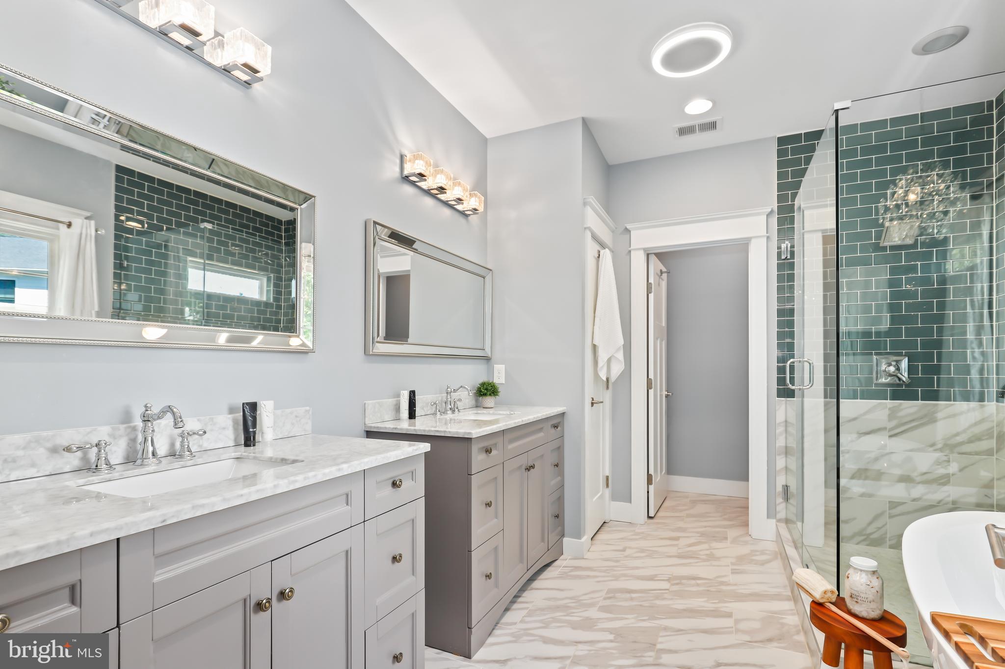 VIENNA WOODS - Residential