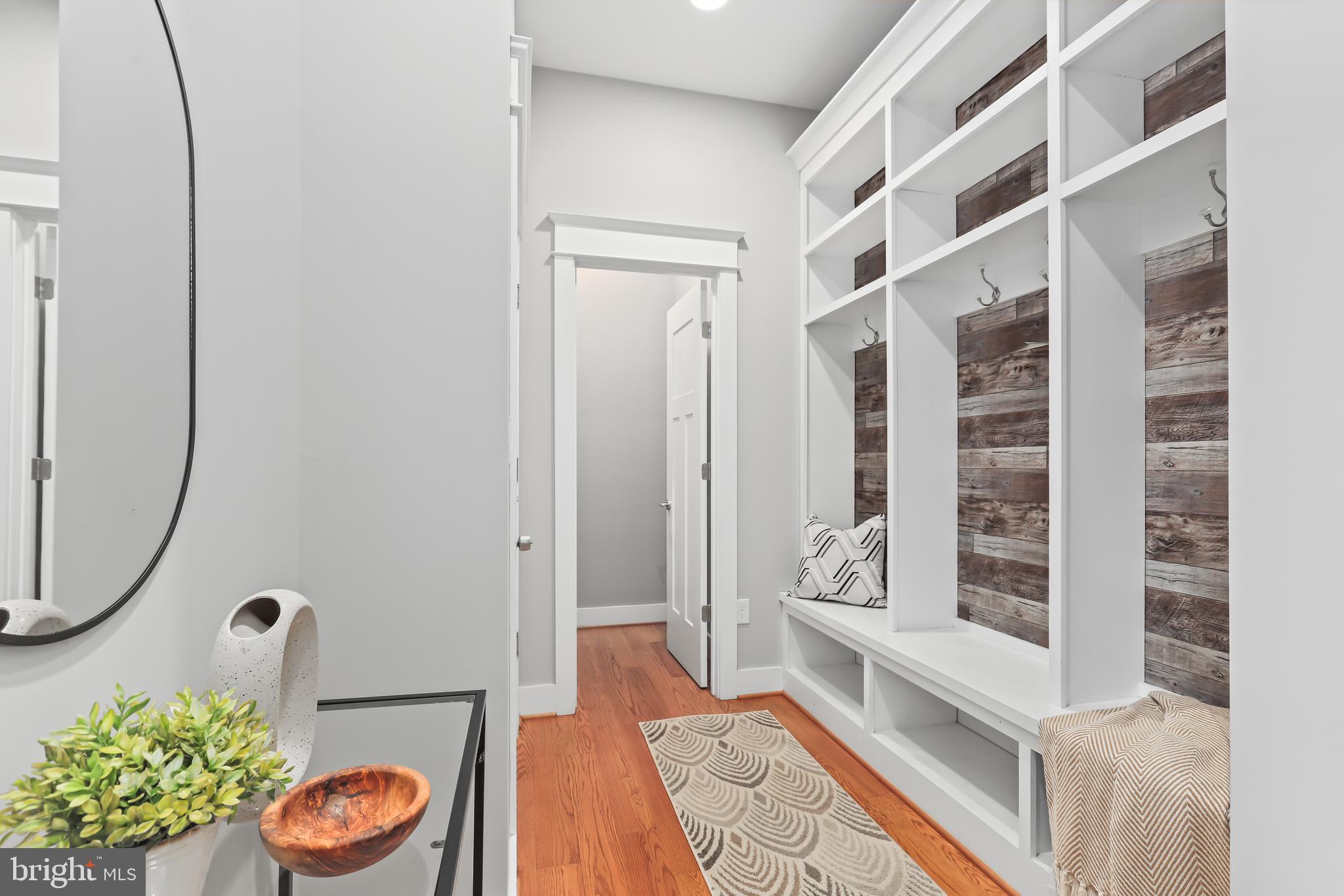 VIENNA WOODS - Residential