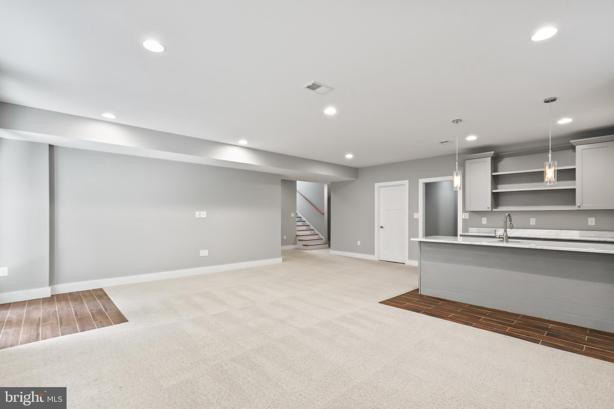 VIENNA WOODS - Residential