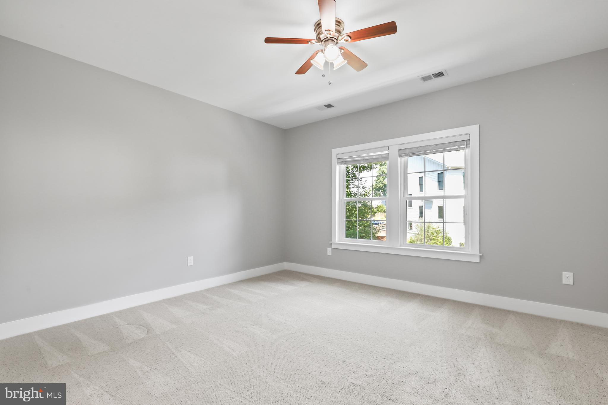 VIENNA WOODS - Residential