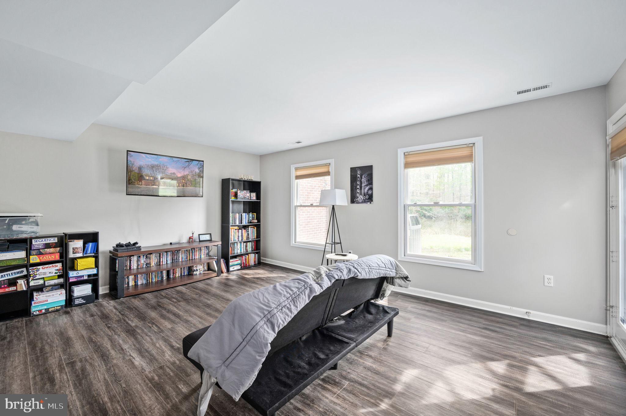 HARTLAKE ESTATES - Residential