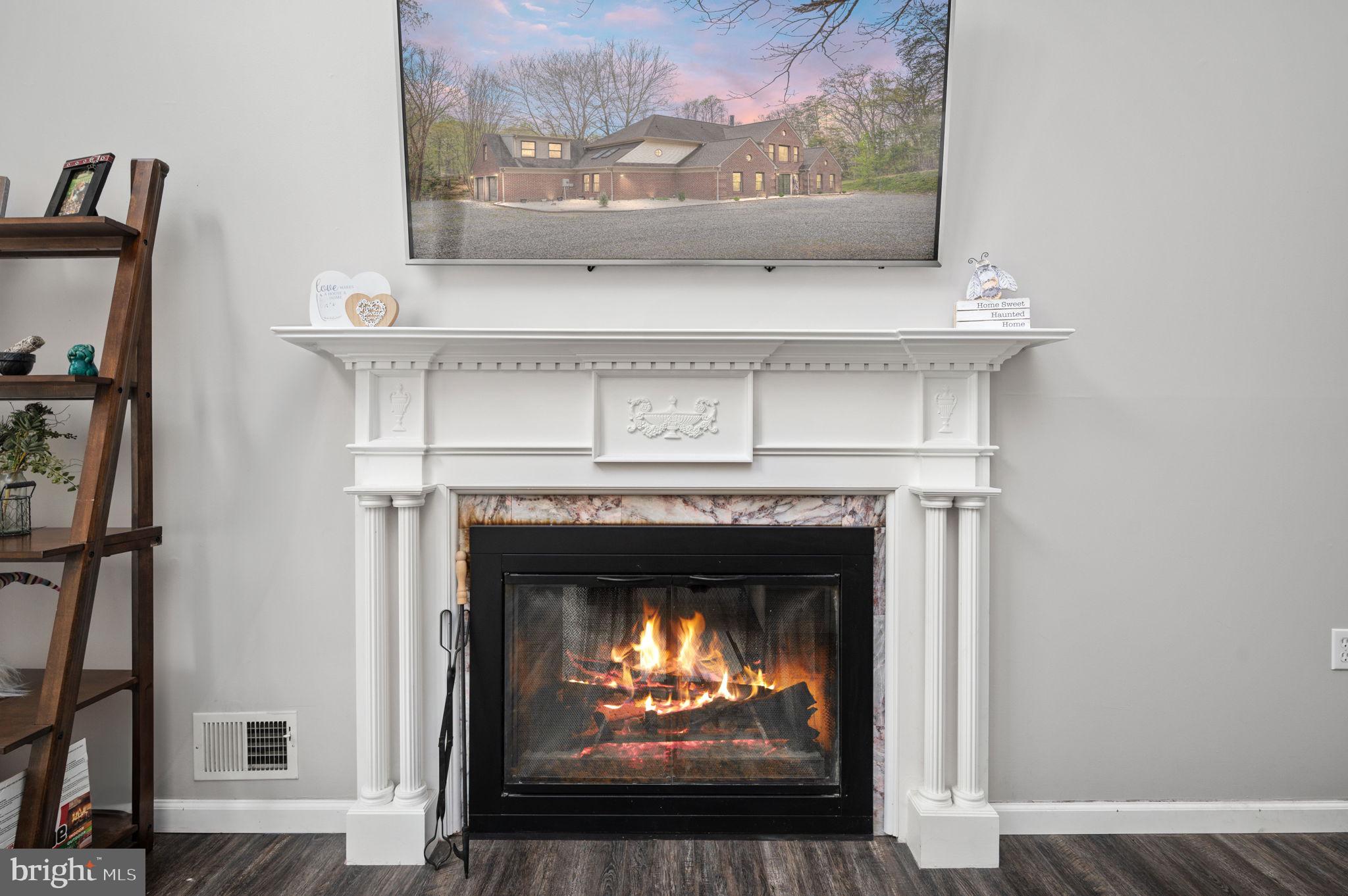 HARTLAKE ESTATES - Residential