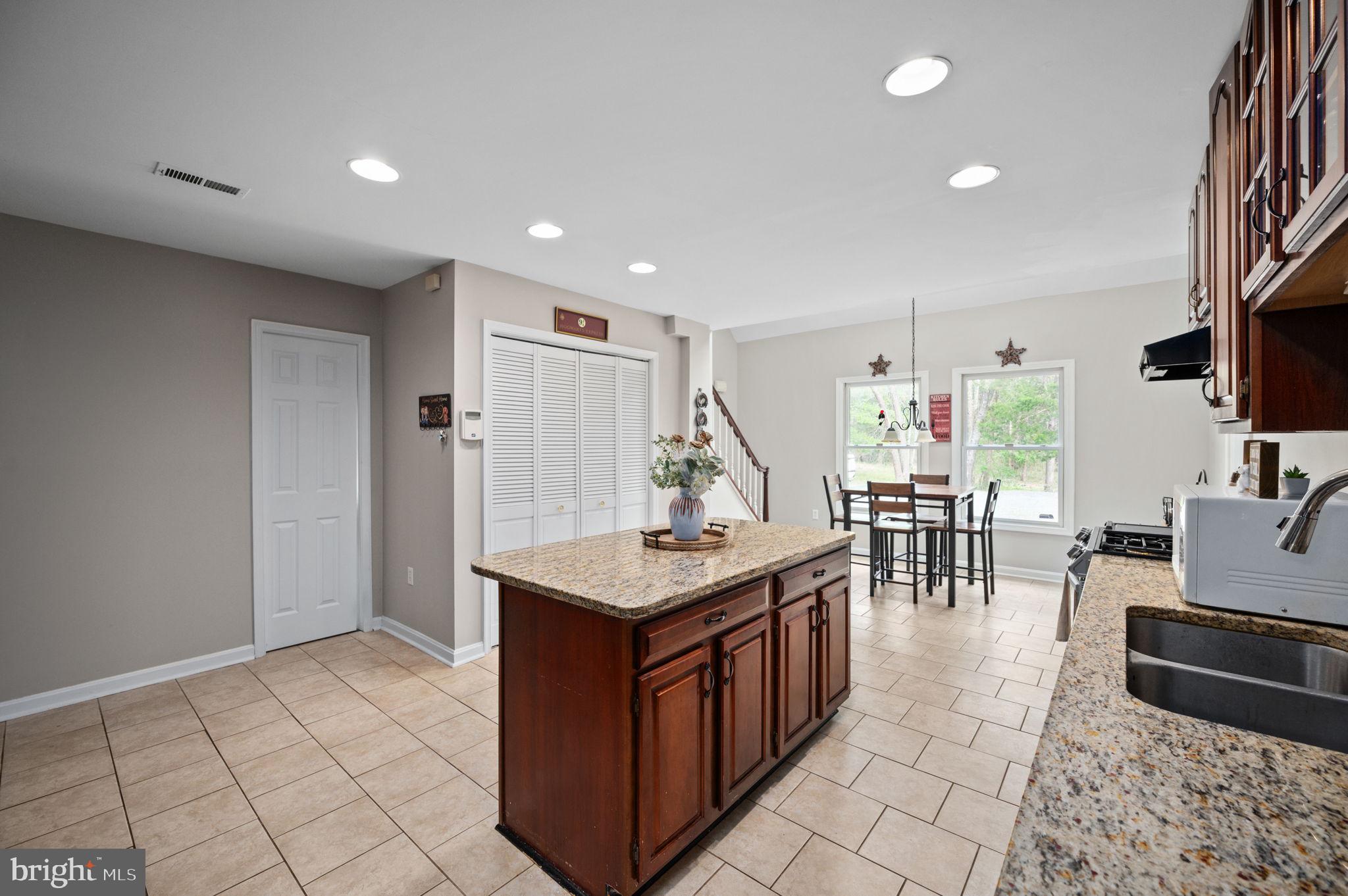 HARTLAKE ESTATES - Residential