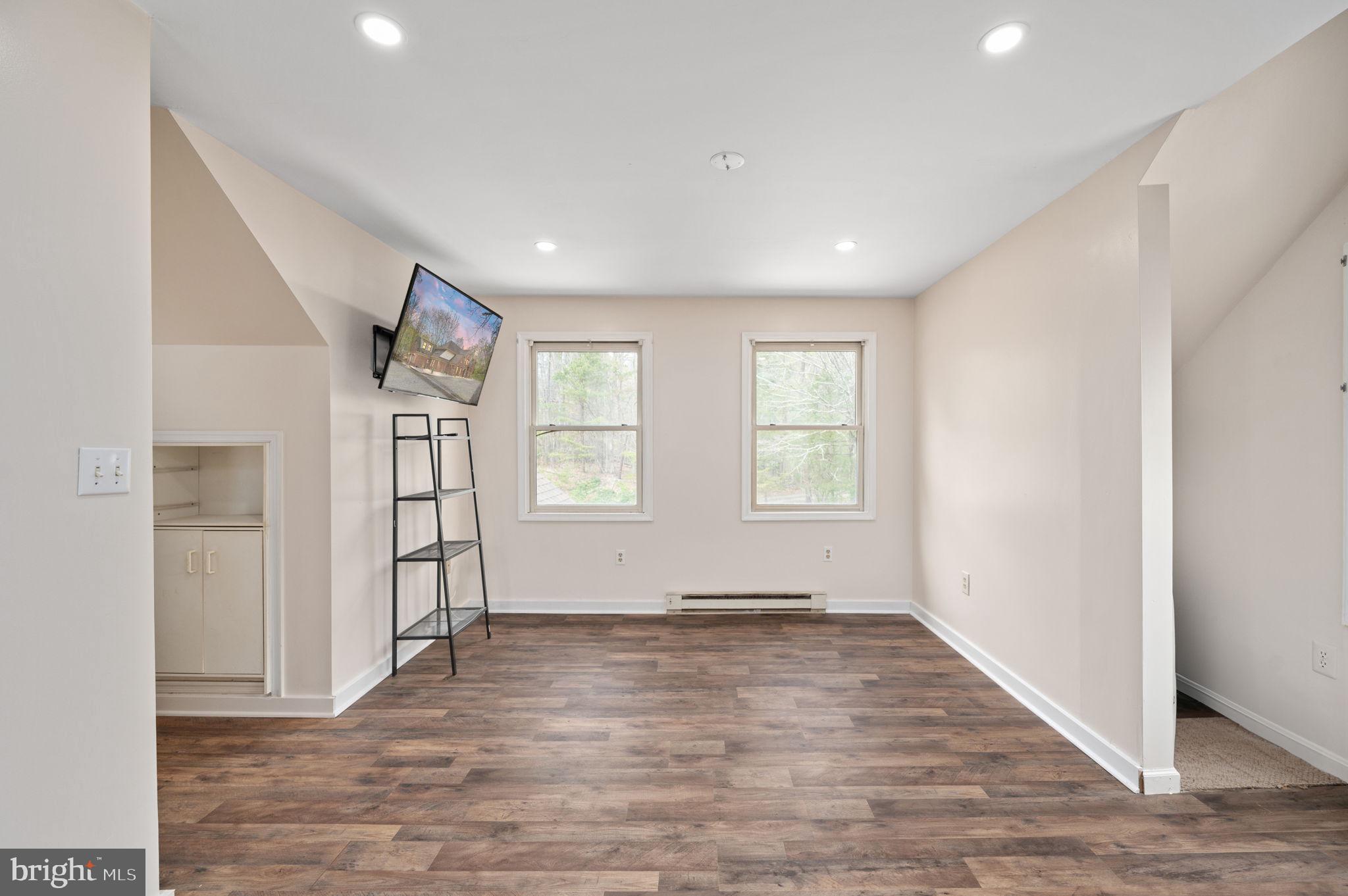 HARTLAKE ESTATES - Residential