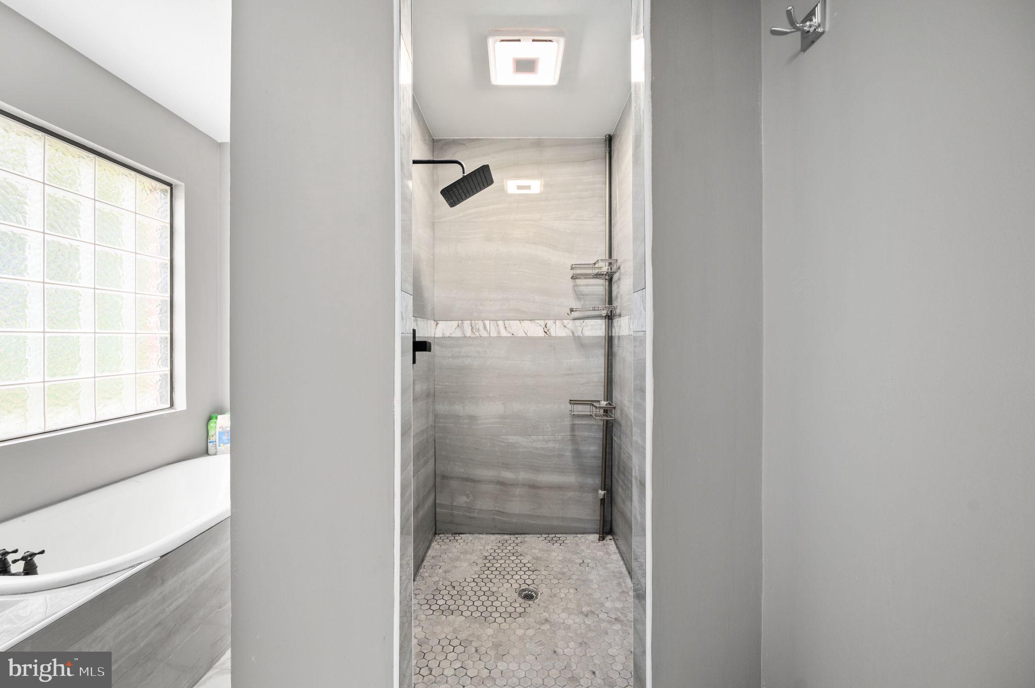 HARTLAKE ESTATES - Residential