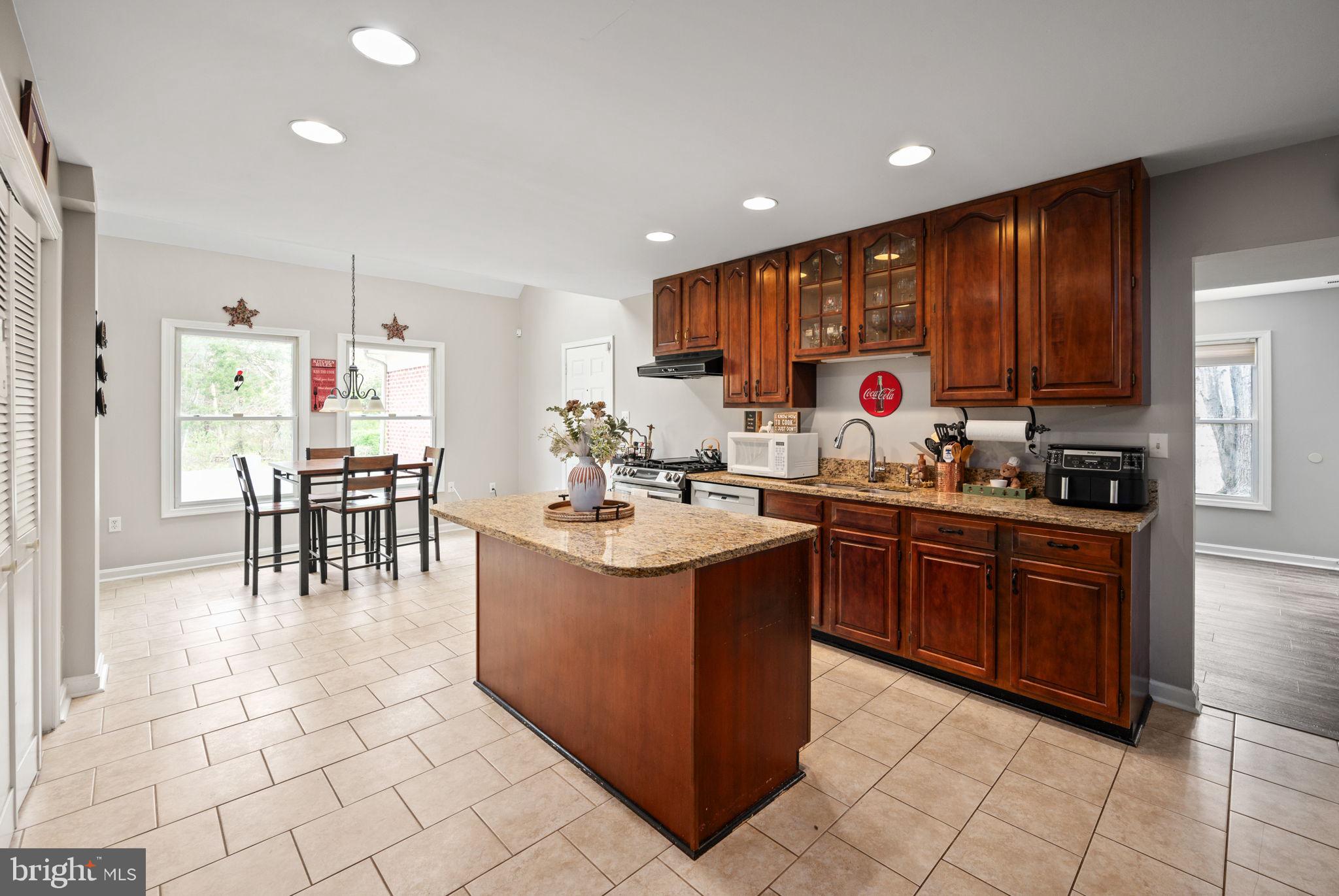 HARTLAKE ESTATES - Residential