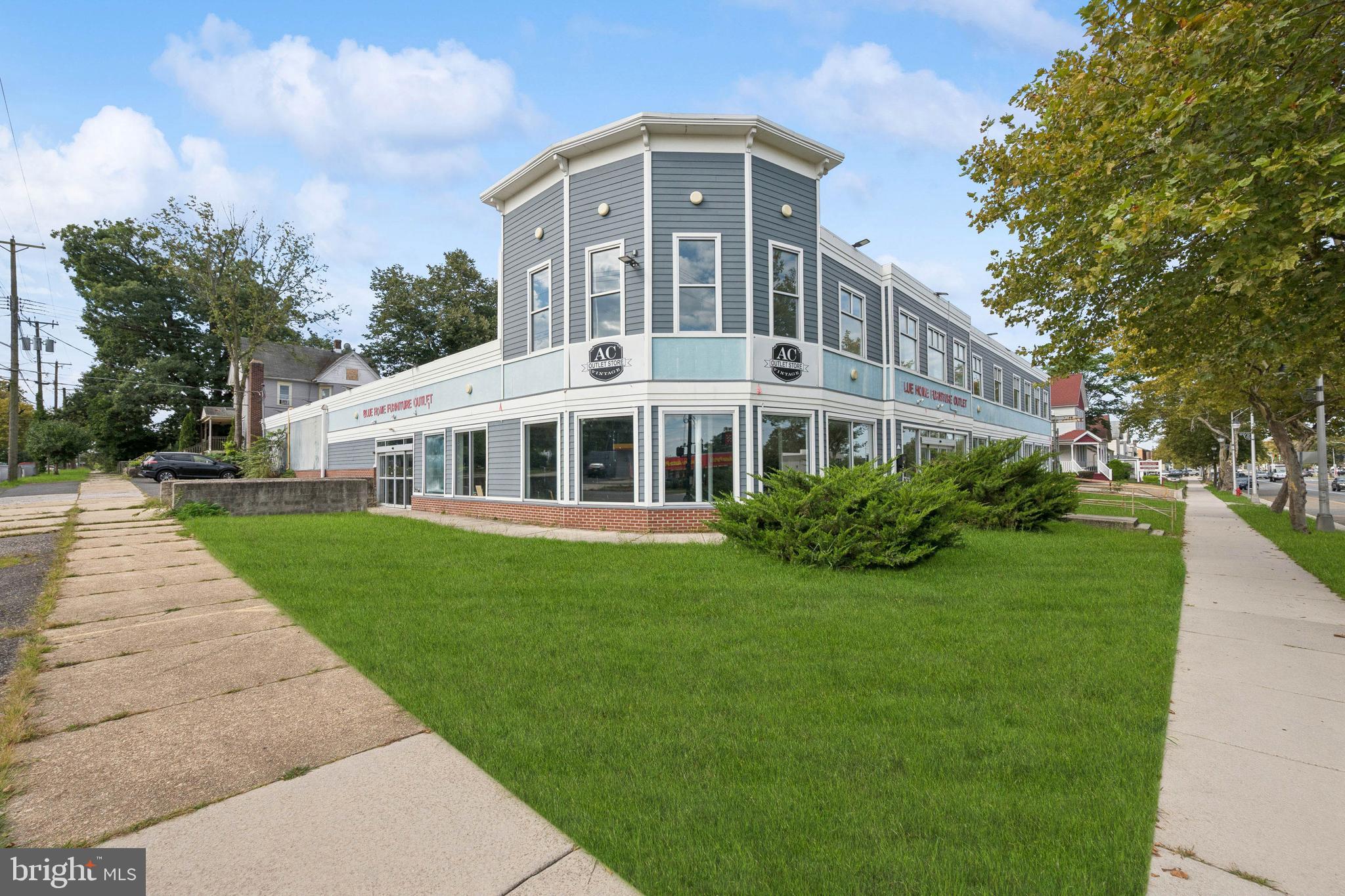 239 W LANDIS AVENUE