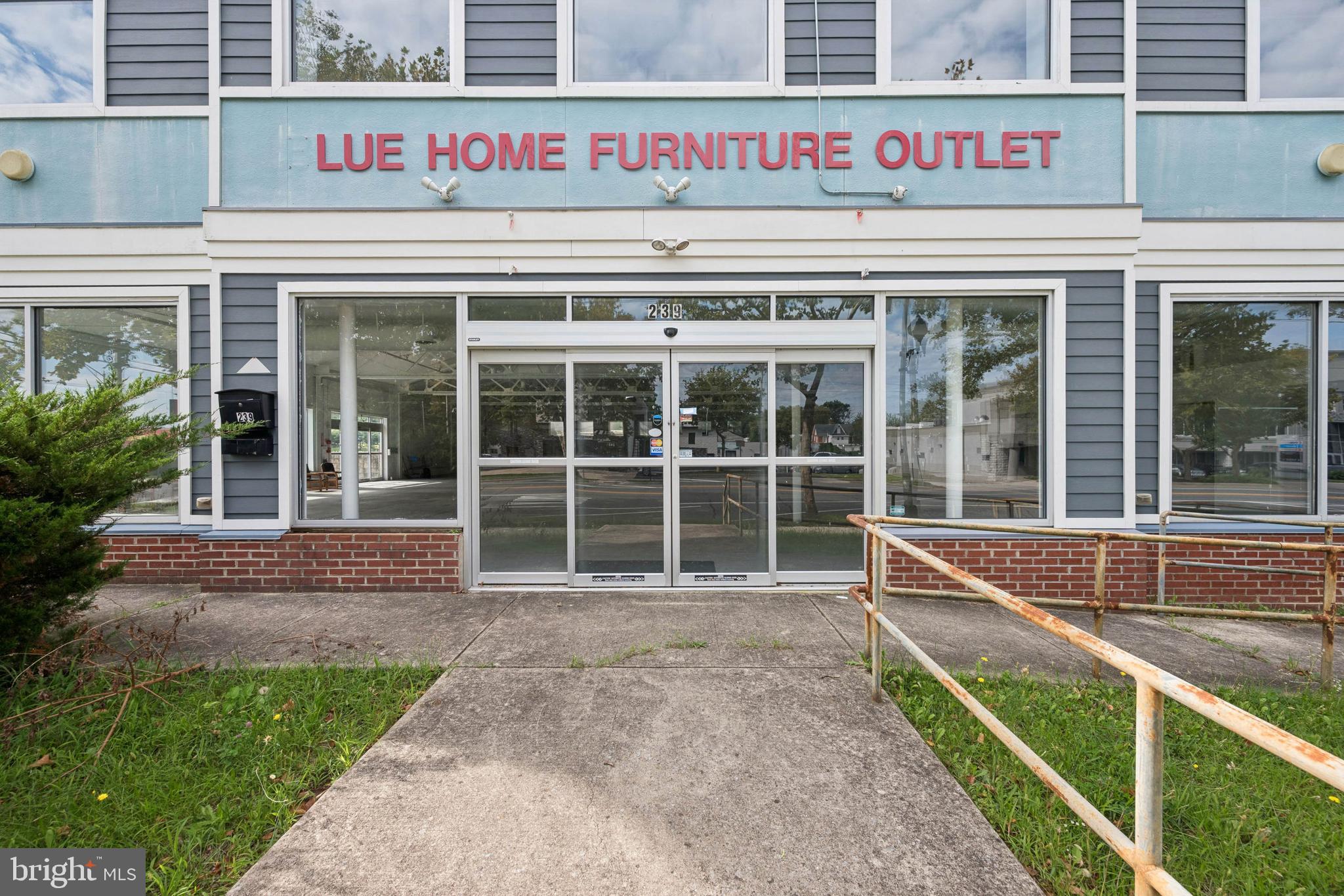 239 W LANDIS AVENUE