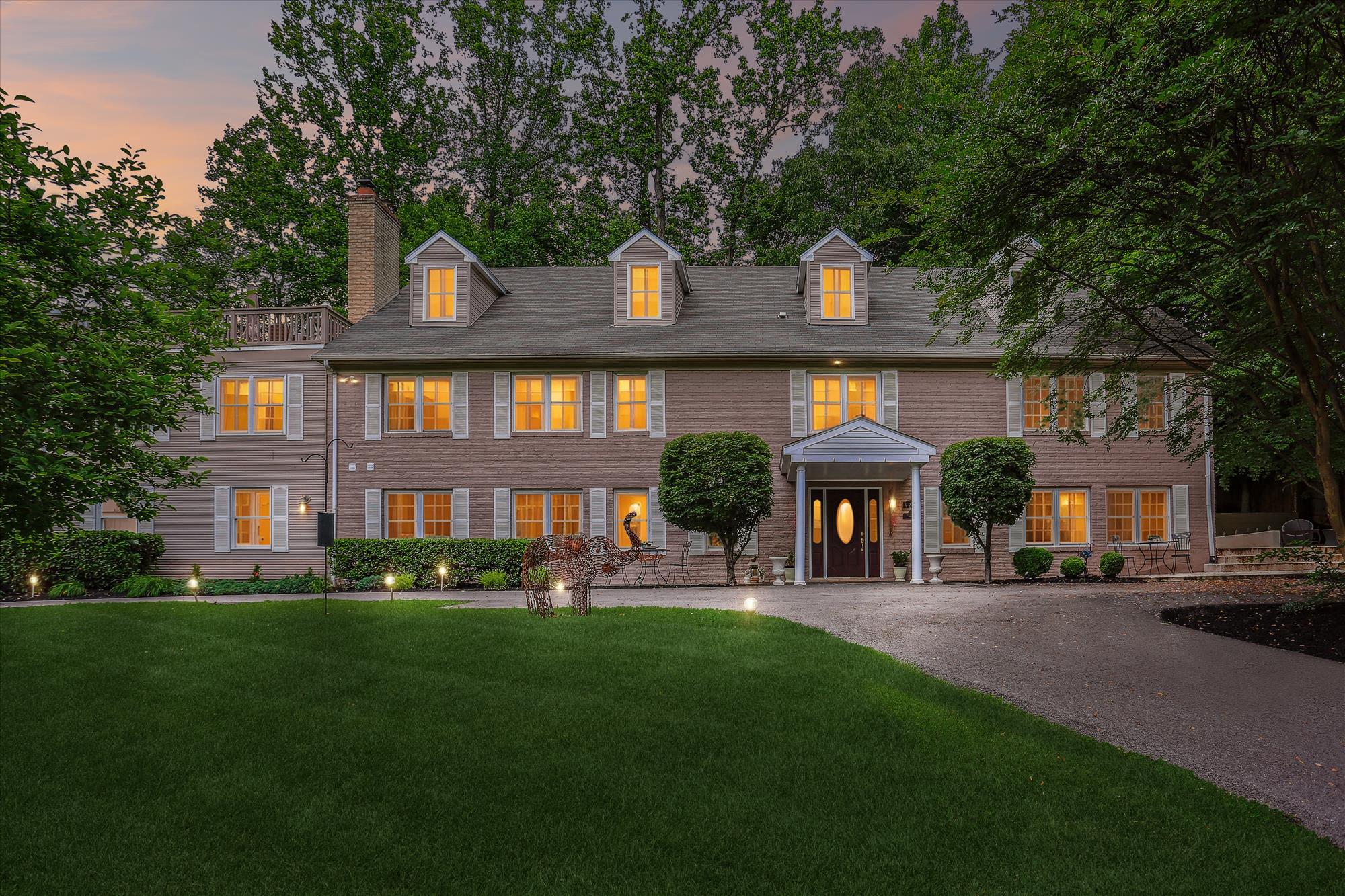 9201 LAUREL OAK DRIVE