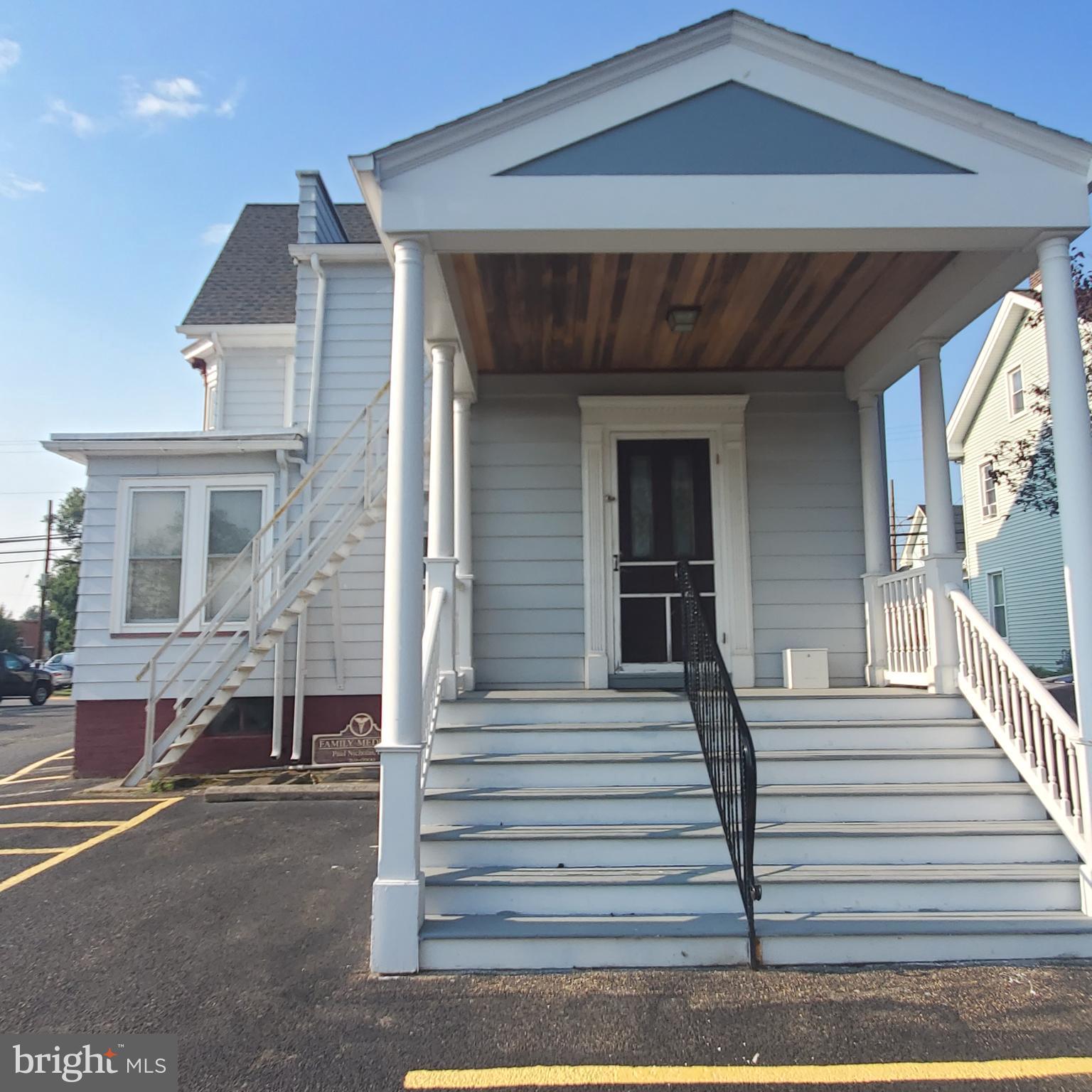 24 EAST AVENUE