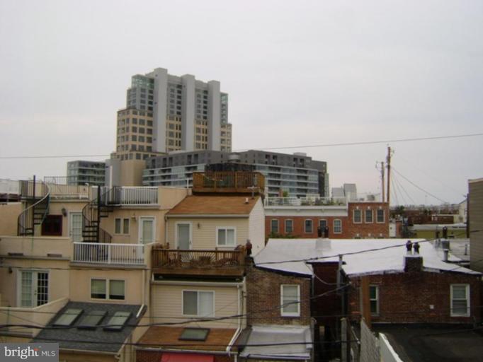 LOCUST POINT - Residential